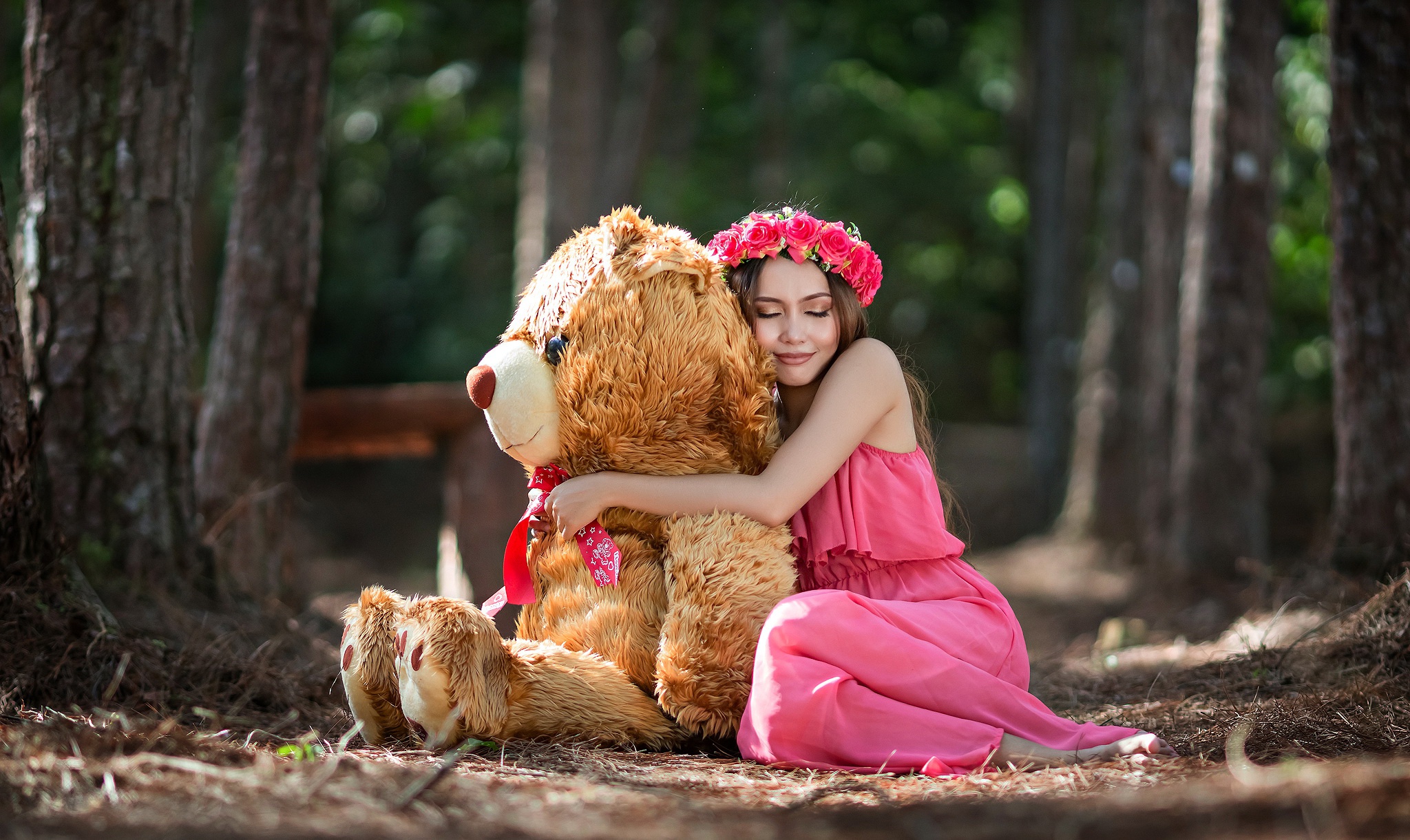 Laden Sie das Teddybär, Stimmung, Kranz, Modell, Frauen, Tiefenschärfe, Pinkes Kleid-Bild kostenlos auf Ihren PC-Desktop herunter
