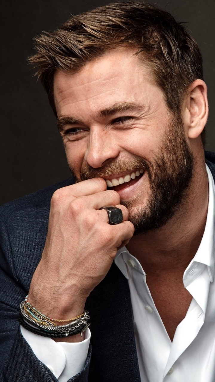 Download mobile wallpaper Smile, Beard, Celebrity, Actor, Chris Hemsworth, Australian for free.