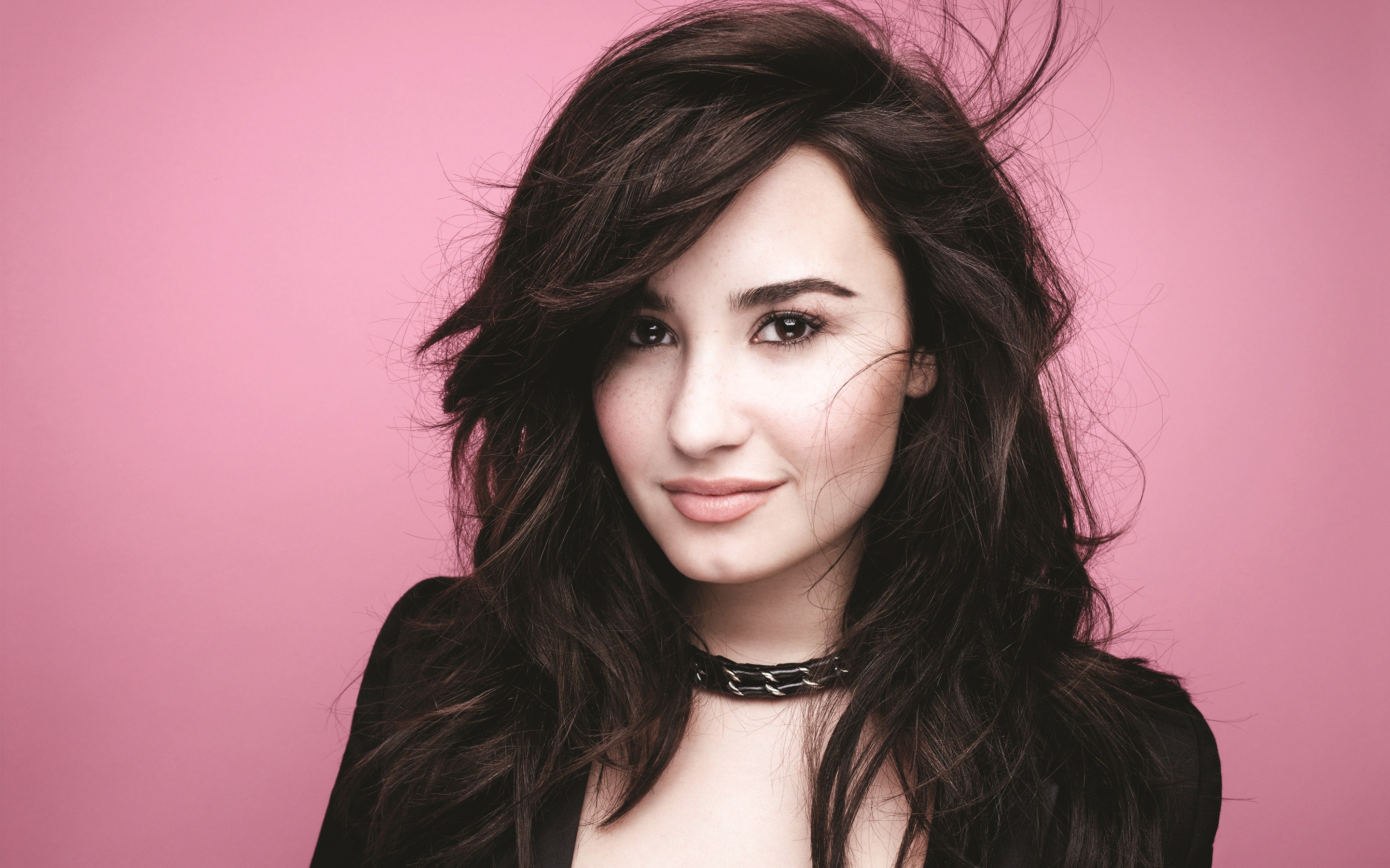 Laden Sie das Musik, Sänger, Brünette, Braune Augen, Demi Lovato-Bild kostenlos auf Ihren PC-Desktop herunter