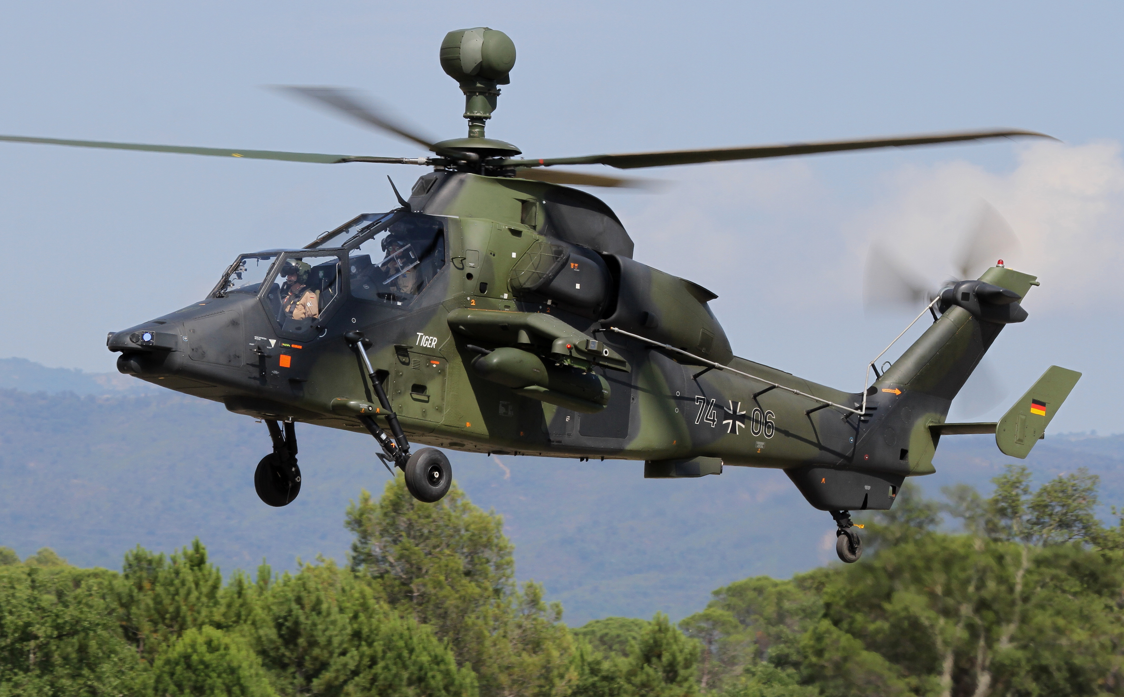 377410 скачать обои военные, еврокоптер тигр, боевой вертолет, вертолёт, военные вертолеты - заставки и картинки бесплатно