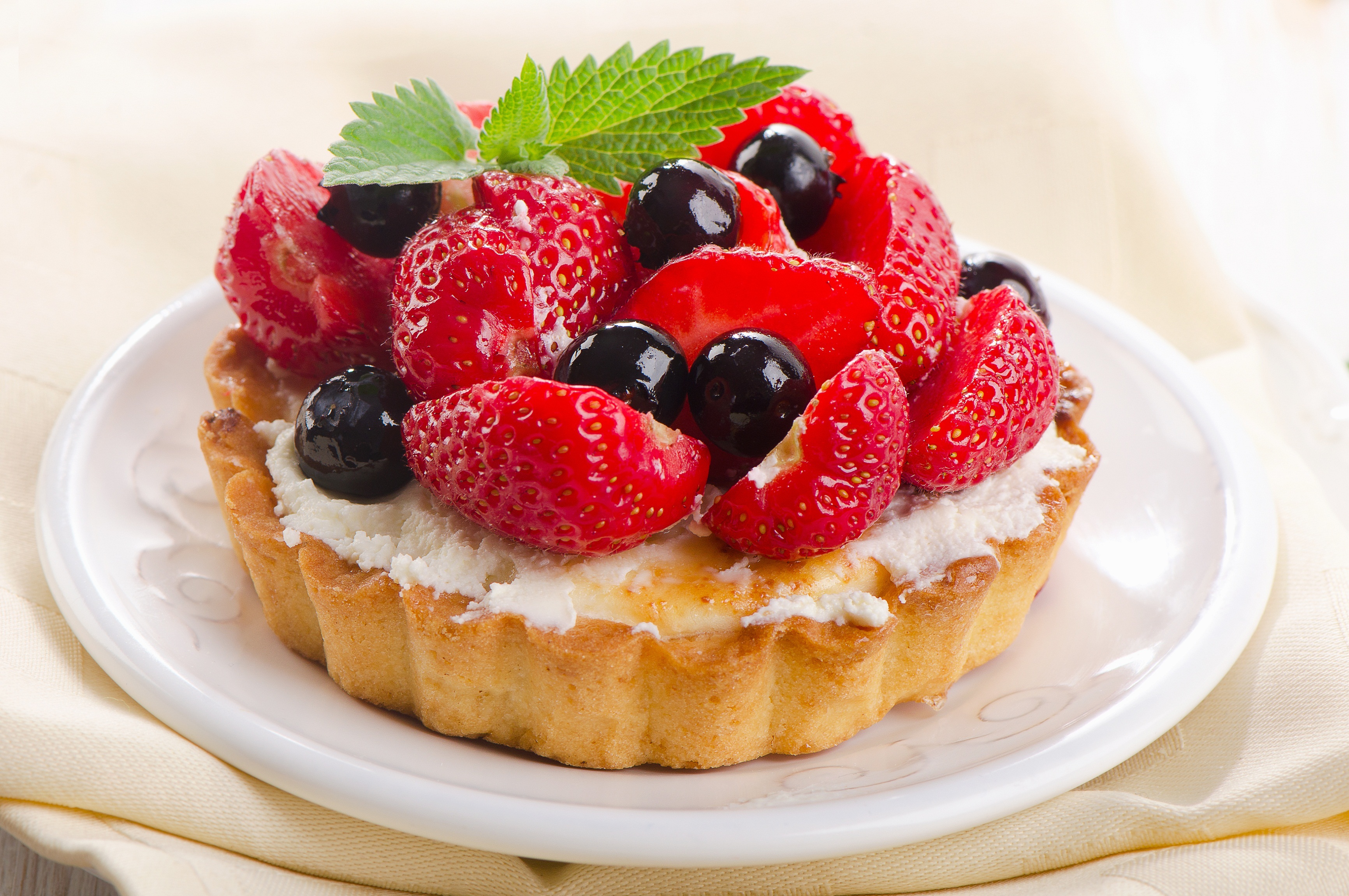 Free download wallpaper Food, Strawberry, Dessert, Blueberry, Berry, Fruit, Sweets on your PC desktop