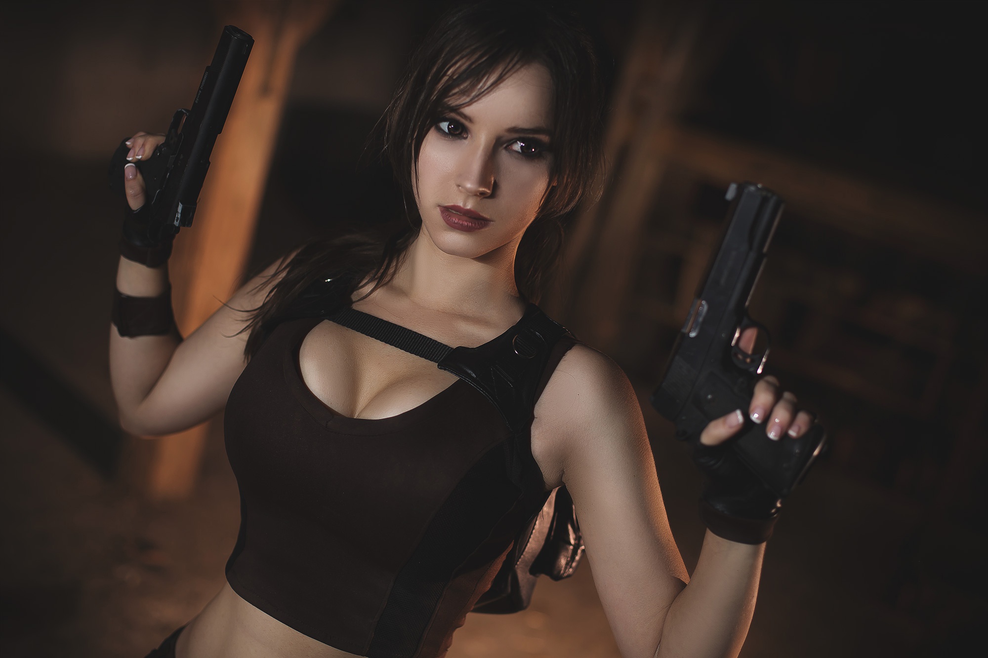Download mobile wallpaper Tomb Raider, Brunette, Women, Brown Eyes, Gun, Lipstick, Lara Croft, Cosplay for free.