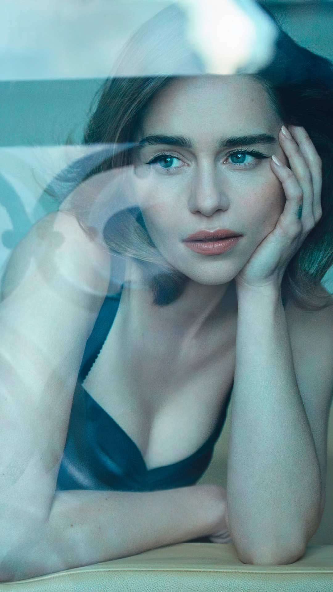 Descarga gratuita de fondo de pantalla para móvil de Celebridades, Emilia Clarke.