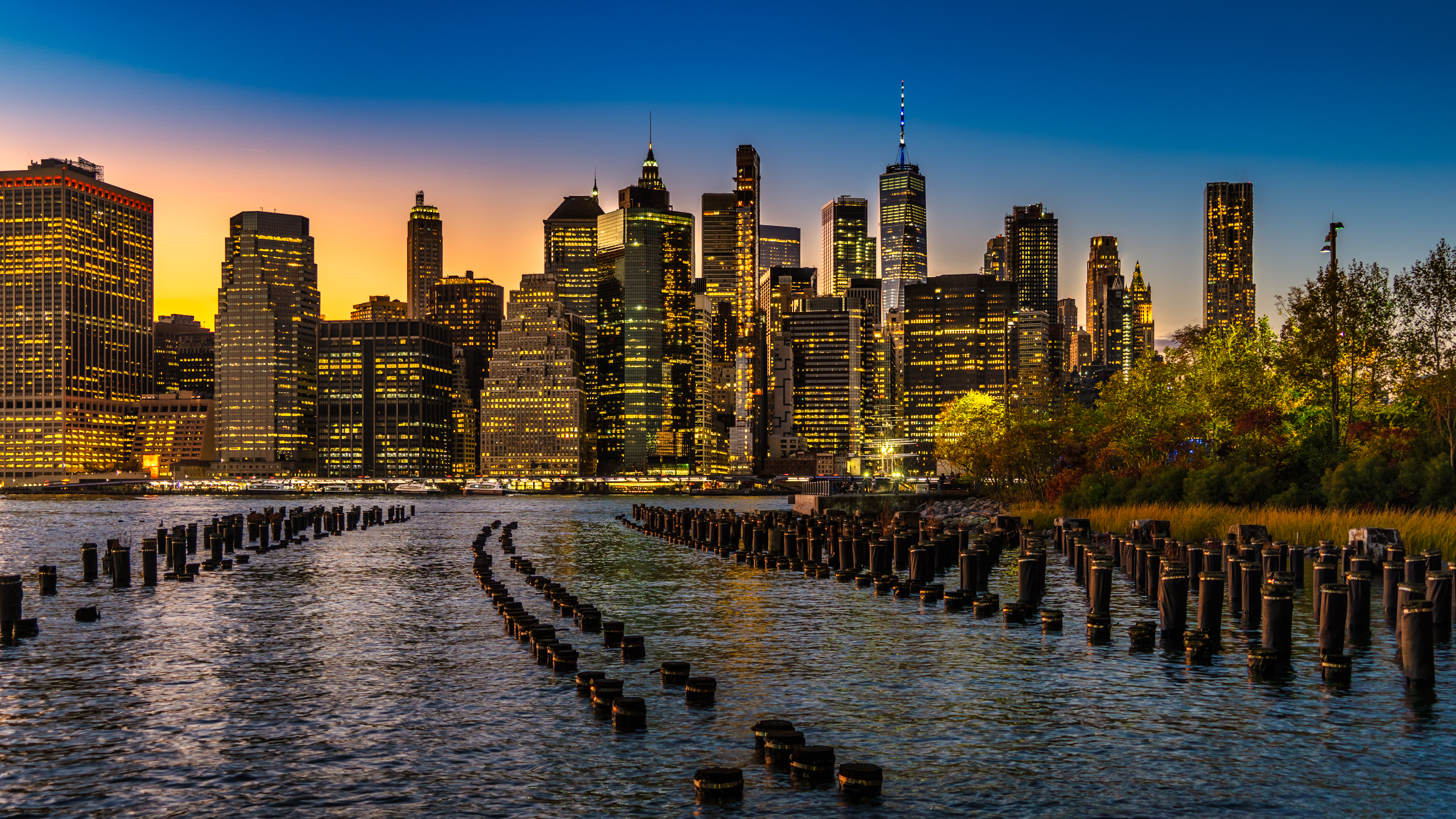 Laden Sie das Night City, Wasser, Nächtliche Stadt, Städte, New York-Bild kostenlos auf Ihren PC-Desktop herunter