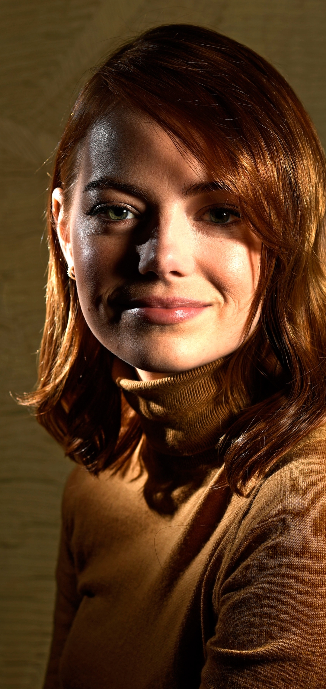 Handy-Wallpaper Emma Stone, Rothaarige, Grüne Augen, Amerikanisch, Berühmtheiten, Darstellerin kostenlos herunterladen.