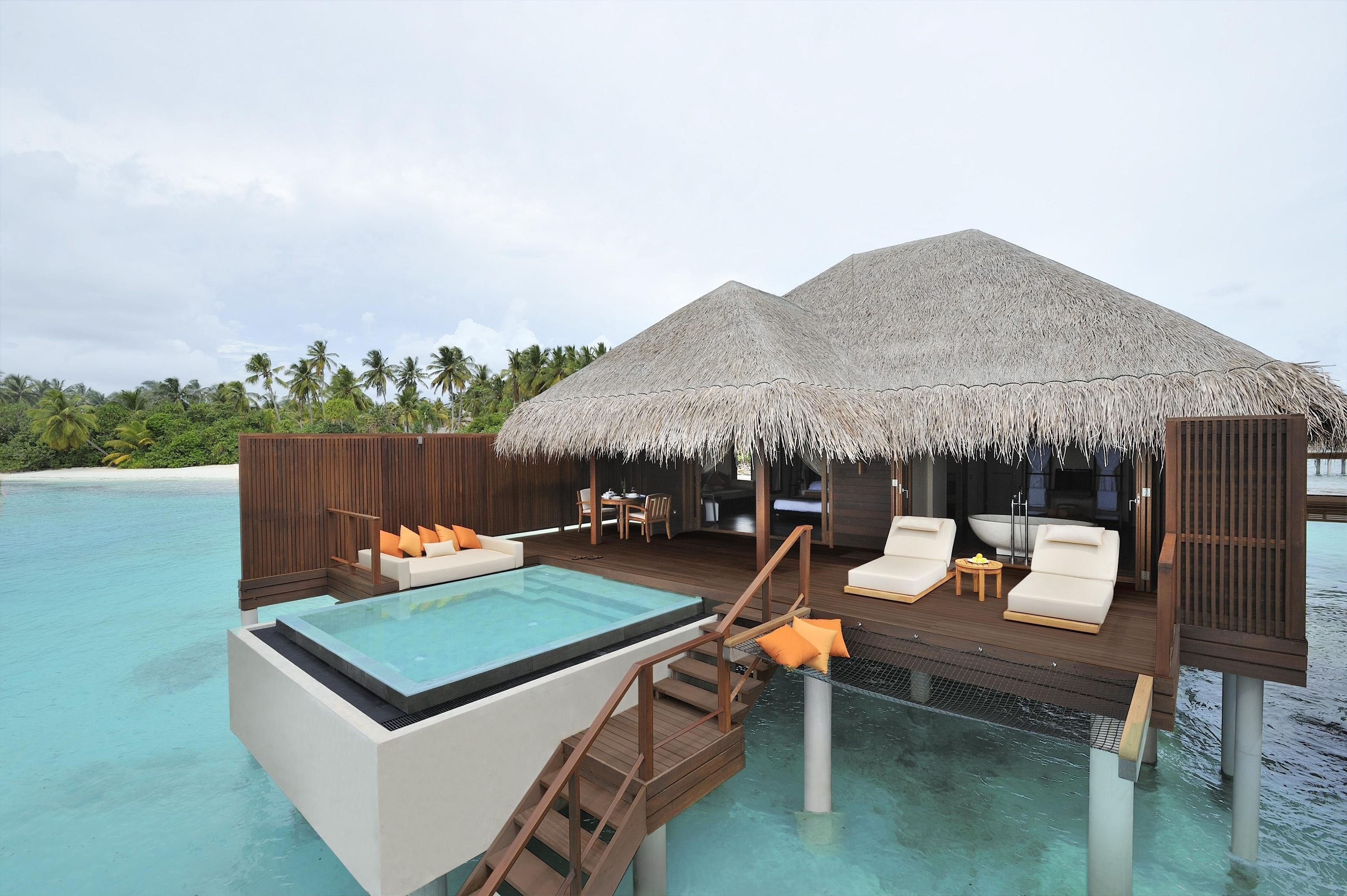 pool, maldives, palms, interior, miscellanea, miscellaneous, ocean, house, island, cushions, pillows, sofas, jacuzzi HD wallpaper