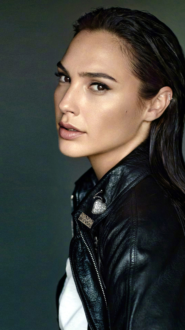 Download mobile wallpaper Brunette, Model, Celebrity, Brown Eyes, Actress, Gal Gadot, Israeli for free.