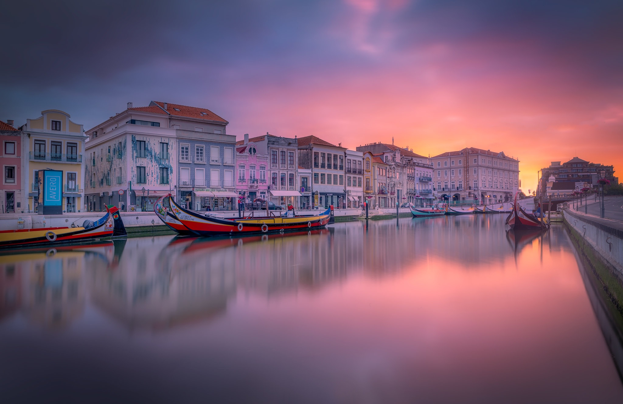 Download mobile wallpaper Dawn, Building, House, Boat, Portugal, Man Made, Canal, Aveiro, Towns for free.