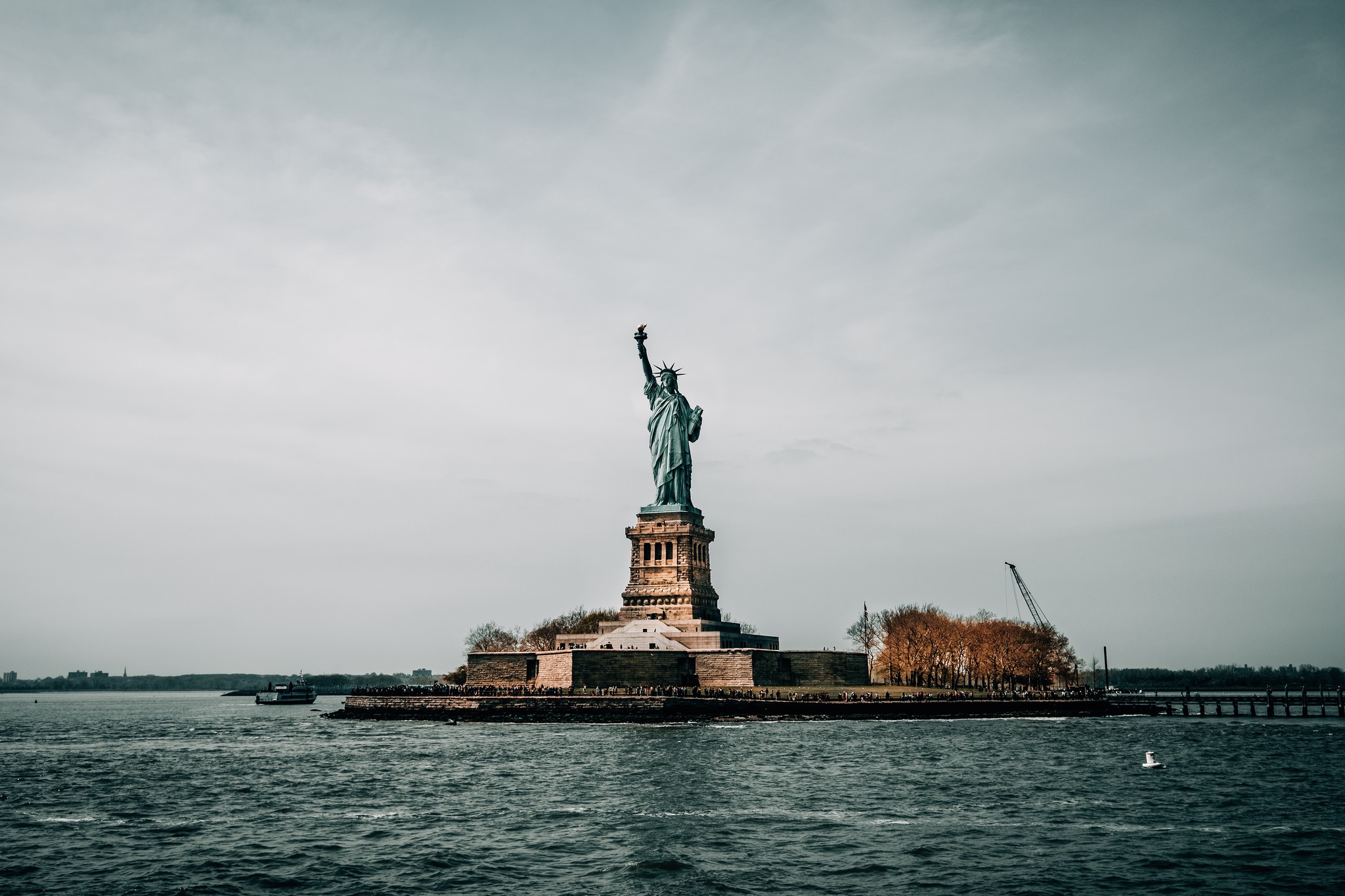 Download mobile wallpaper Statue Of Liberty, Usa, Statue, Man Made for free.
