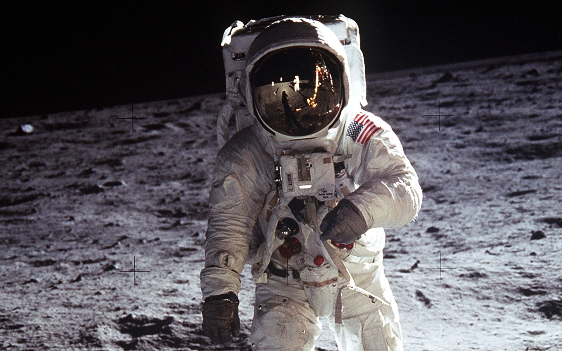 Популярні заставки і фони Аполлон 11 на комп'ютер