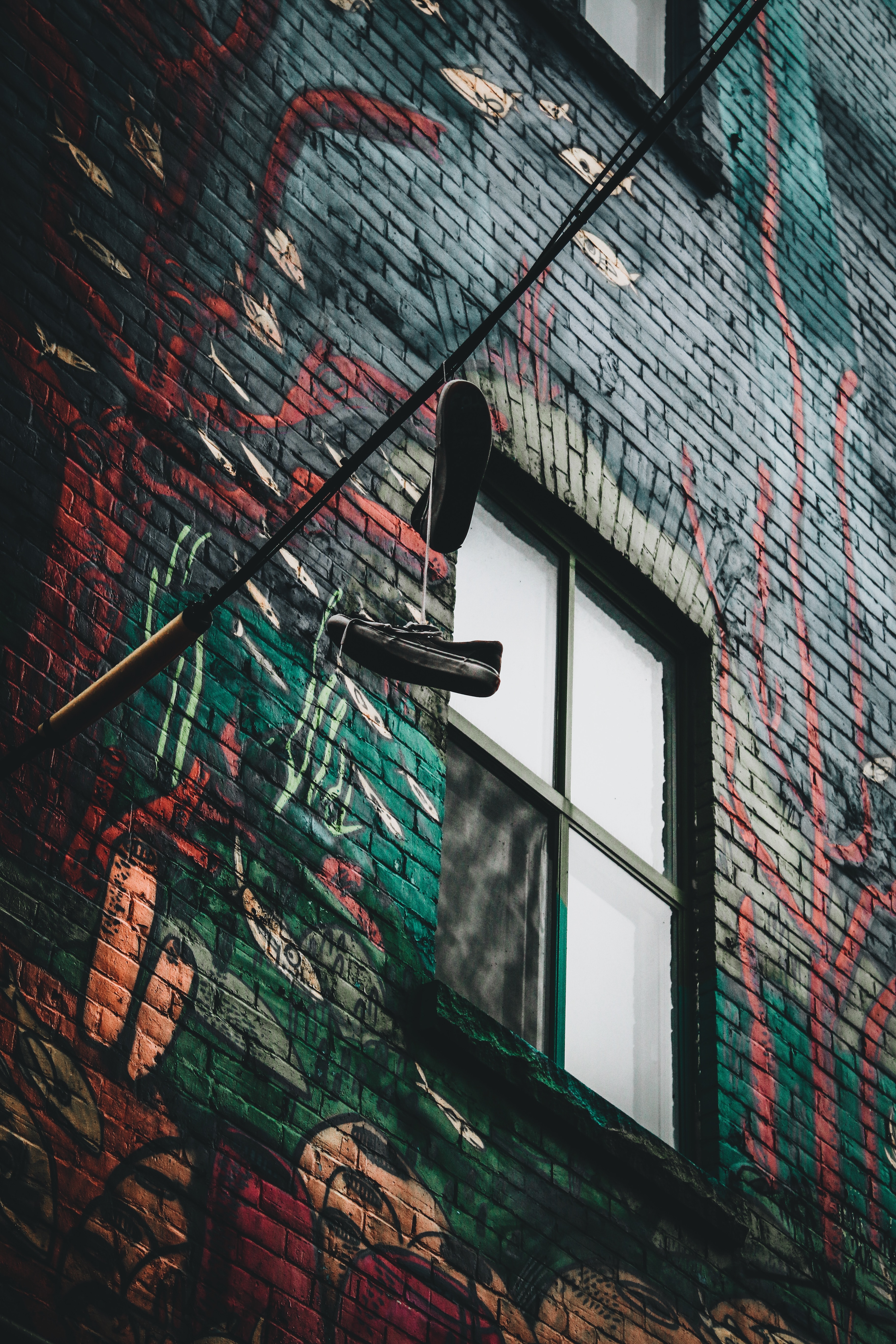 Free download wallpaper Miscellanea, Miscellaneous, Sneakers, Window, Shoes, Wire, Wires, Wall, Graffiti on your PC desktop