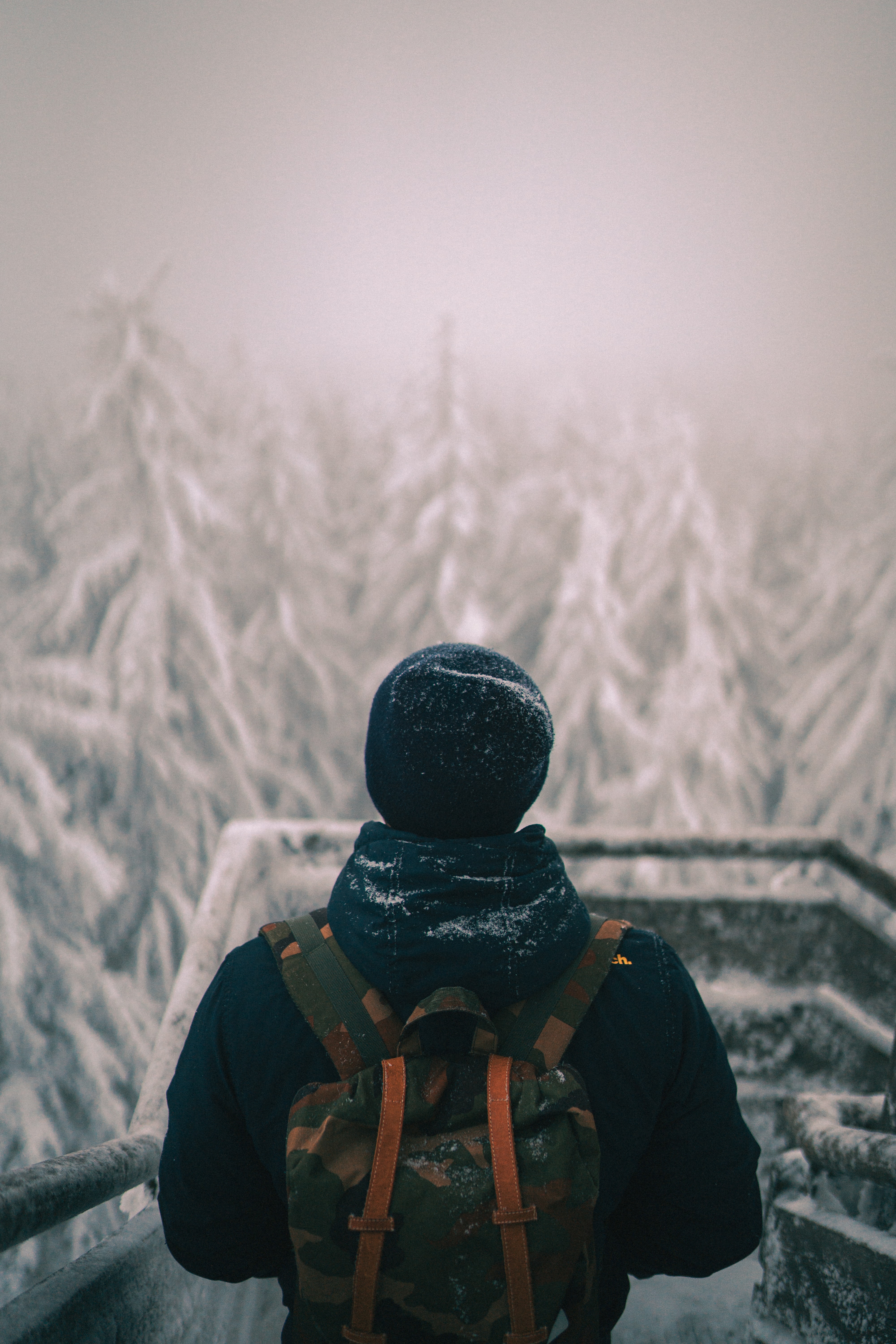 Free download wallpaper Winter, Snow, Miscellanea, Miscellaneous, Person, Backpack, Rucksack, Human, Nature on your PC desktop