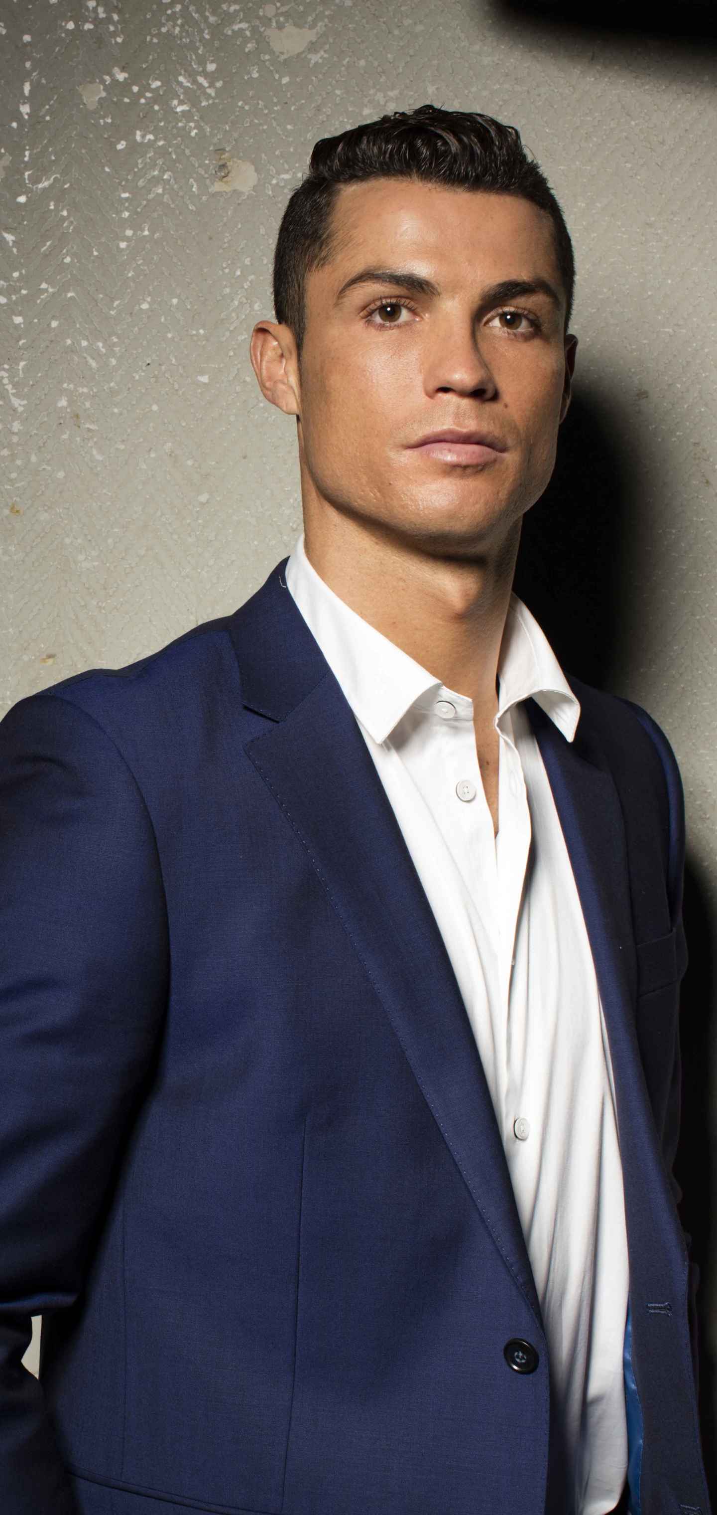 Free download wallpaper Sports, Cristiano Ronaldo, Suit, Soccer, Portuguese on your PC desktop
