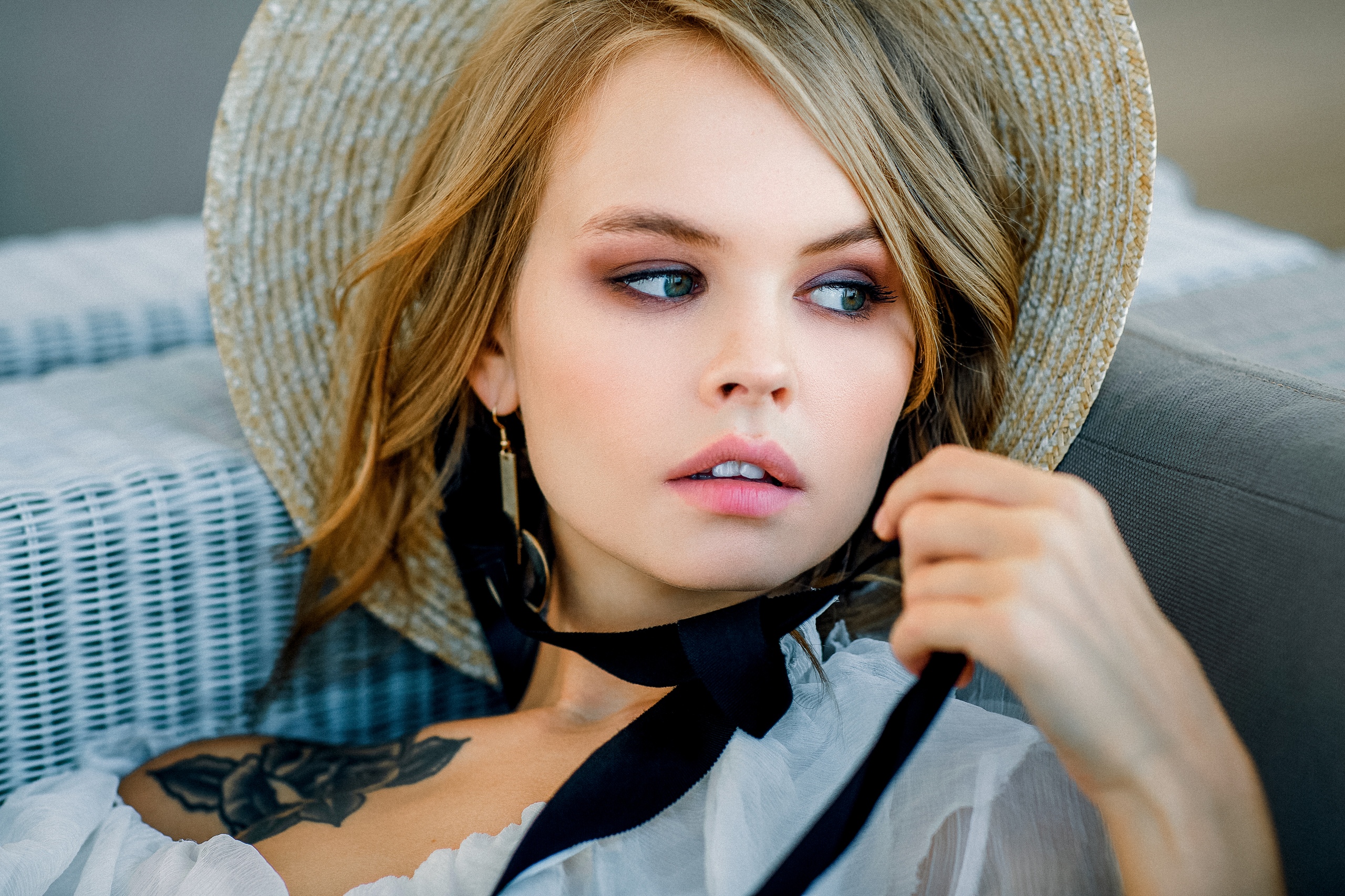 Free download wallpaper Tattoo, Blonde, Russian, Hat, Model, Women, Blue Eyes, Anastasiya Scheglova on your PC desktop