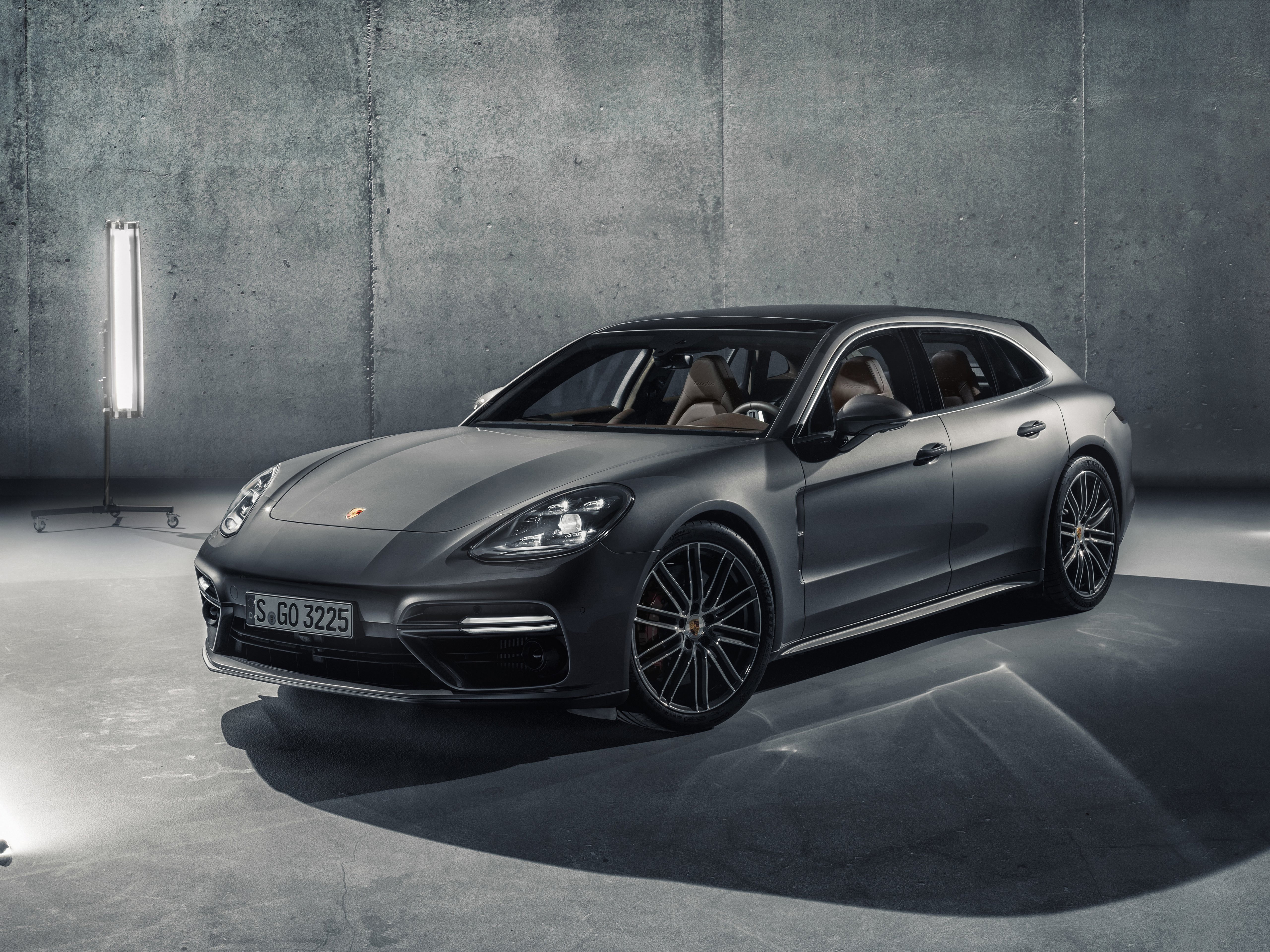 Handy-Wallpaper Porsche, Autos, Porsche Panamera, Fahrzeuge, Silbernes Auto kostenlos herunterladen.