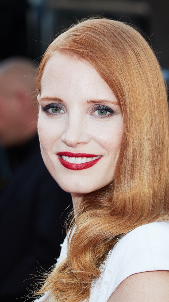 Download mobile wallpaper Smile, Redhead, Blue Eyes, American, Celebrity, Actress, Lipstick, Jessica Chastain for free.