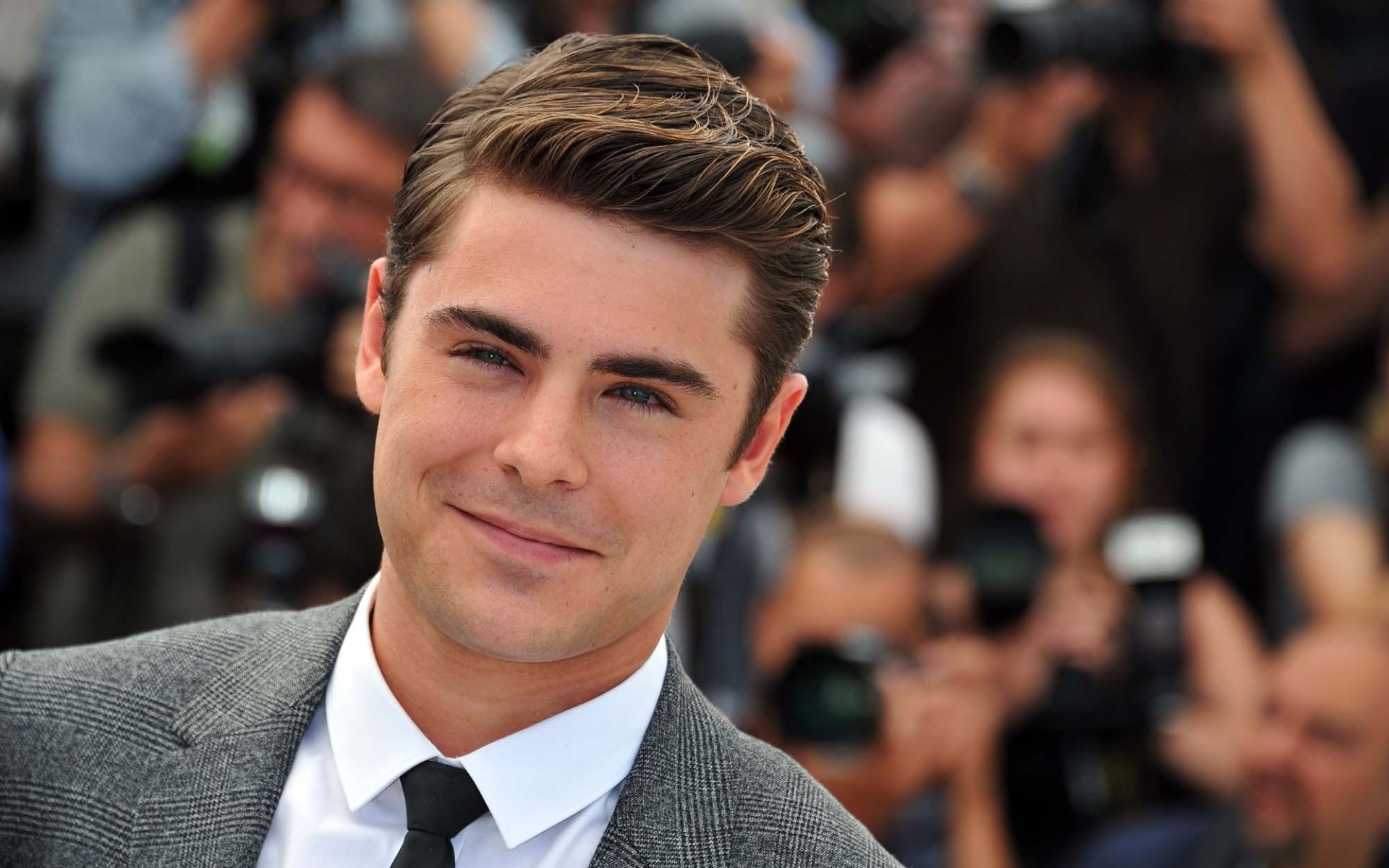 Download mobile wallpaper Zac Efron, Smile, Face, Celebrity, Actor for free.