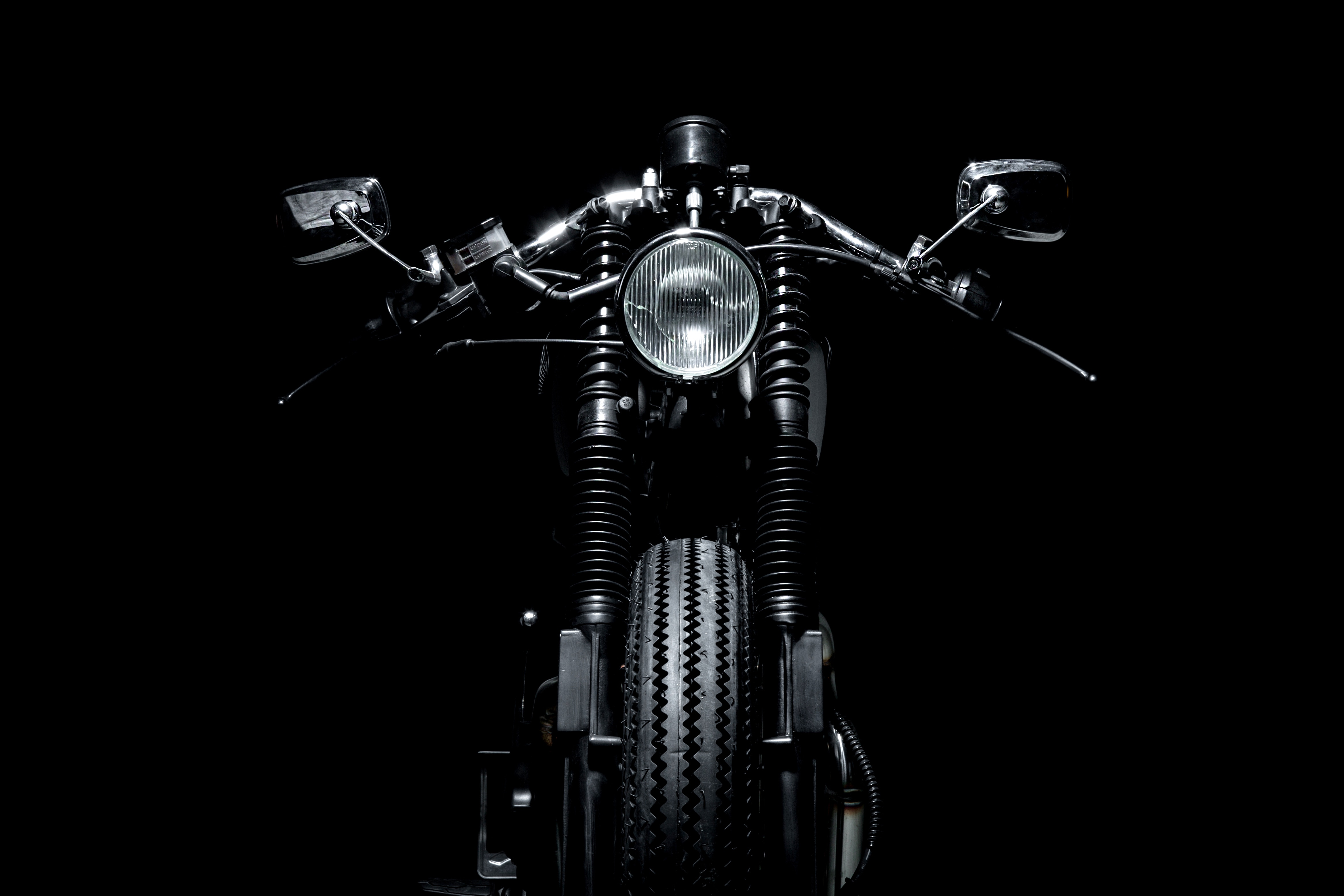 66593 descargar fondo de pantalla motocicletas, bw, chb, faro, motocicleta, neumático: protectores de pantalla e imágenes gratis