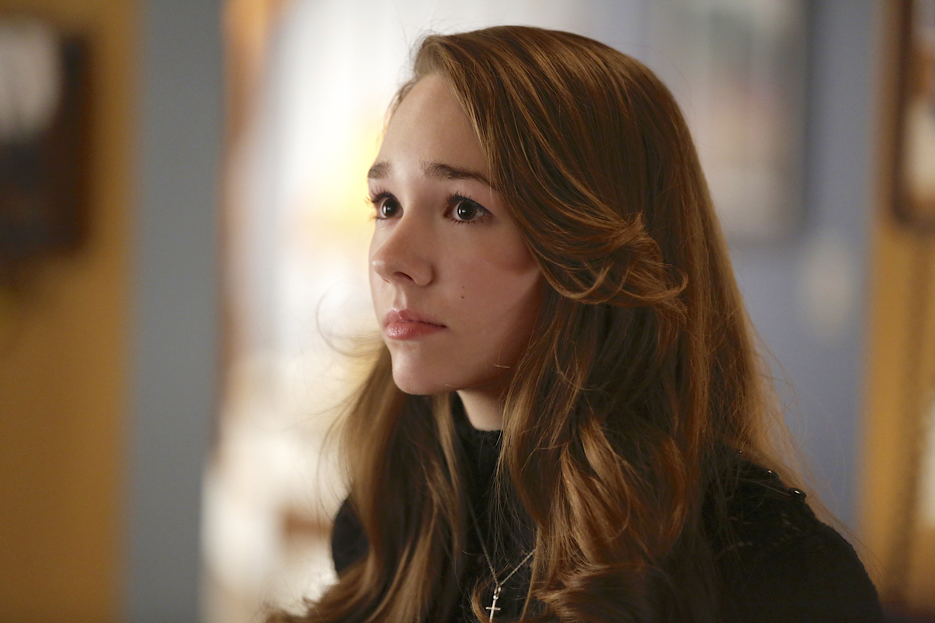 Melhores papéis de parede de Holly Taylor para tela do telefone