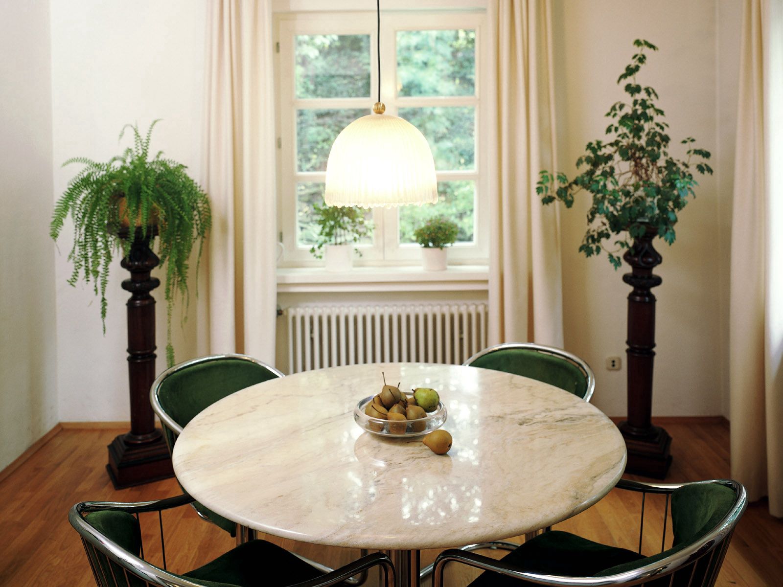 Handy-Wallpaper Verschiedenes, Sonstige, Tabelle, Möbel, Stühle, Fenster, Tisch kostenlos herunterladen.