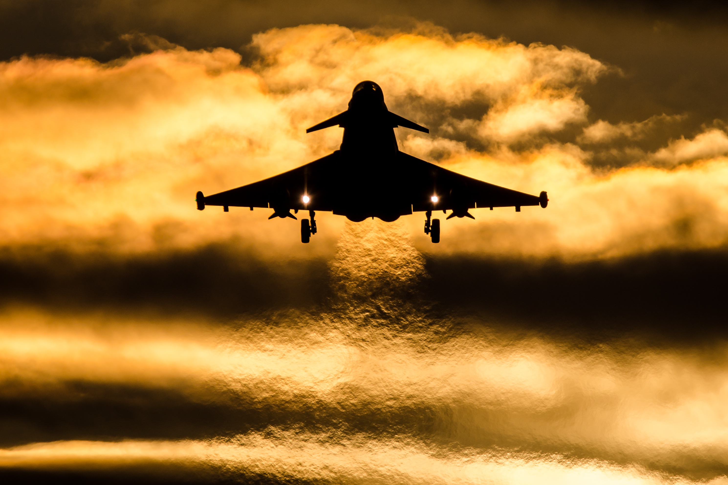 Handy-Wallpaper Flugzeuge, Silhouette, Militär, Düsenjäger, Eurofighter Taifun, Kampfjets, Kampfflugzeug kostenlos herunterladen.