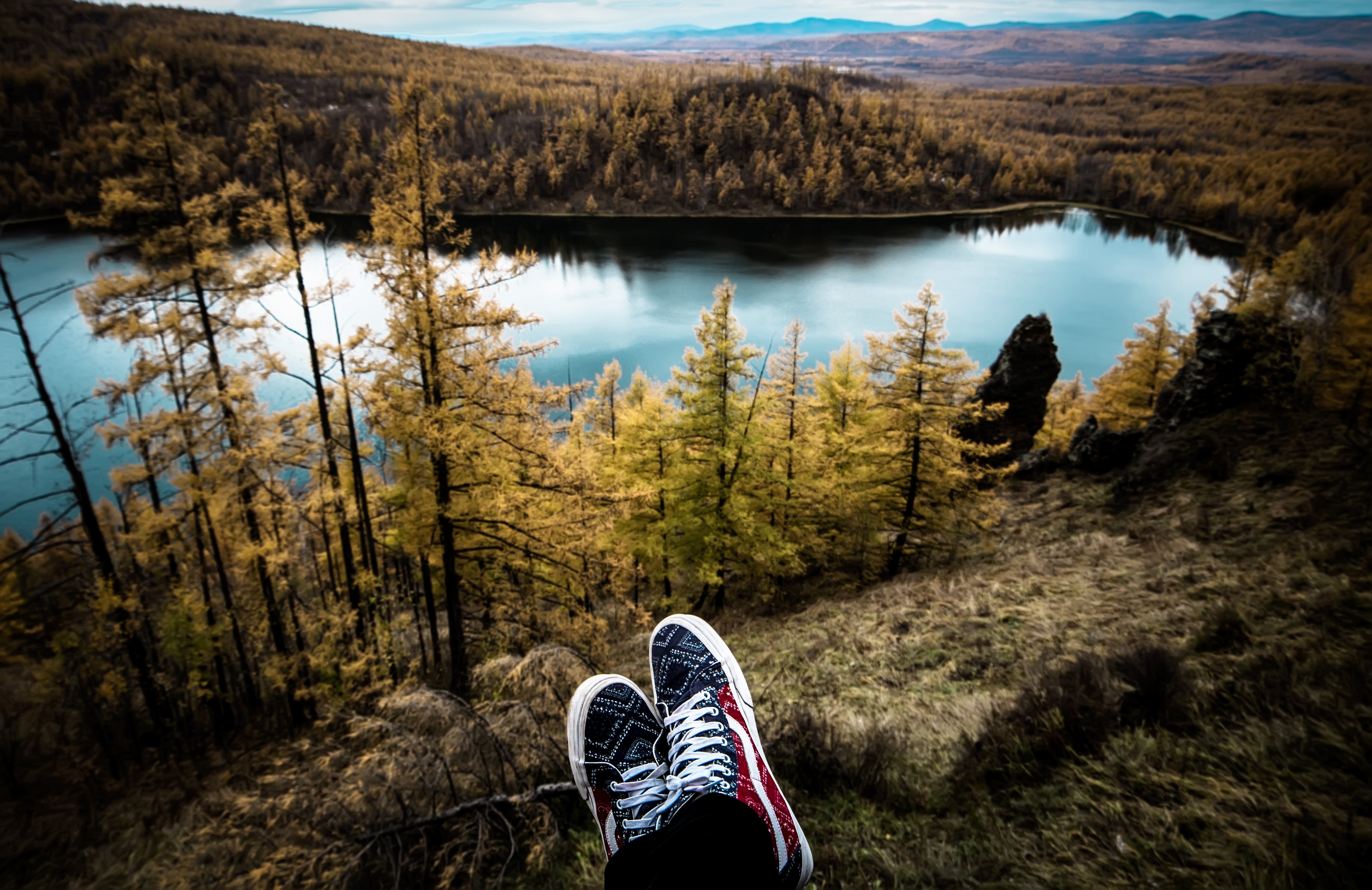 Horizontal Wallpaper autumn, nature, lake, sneakers