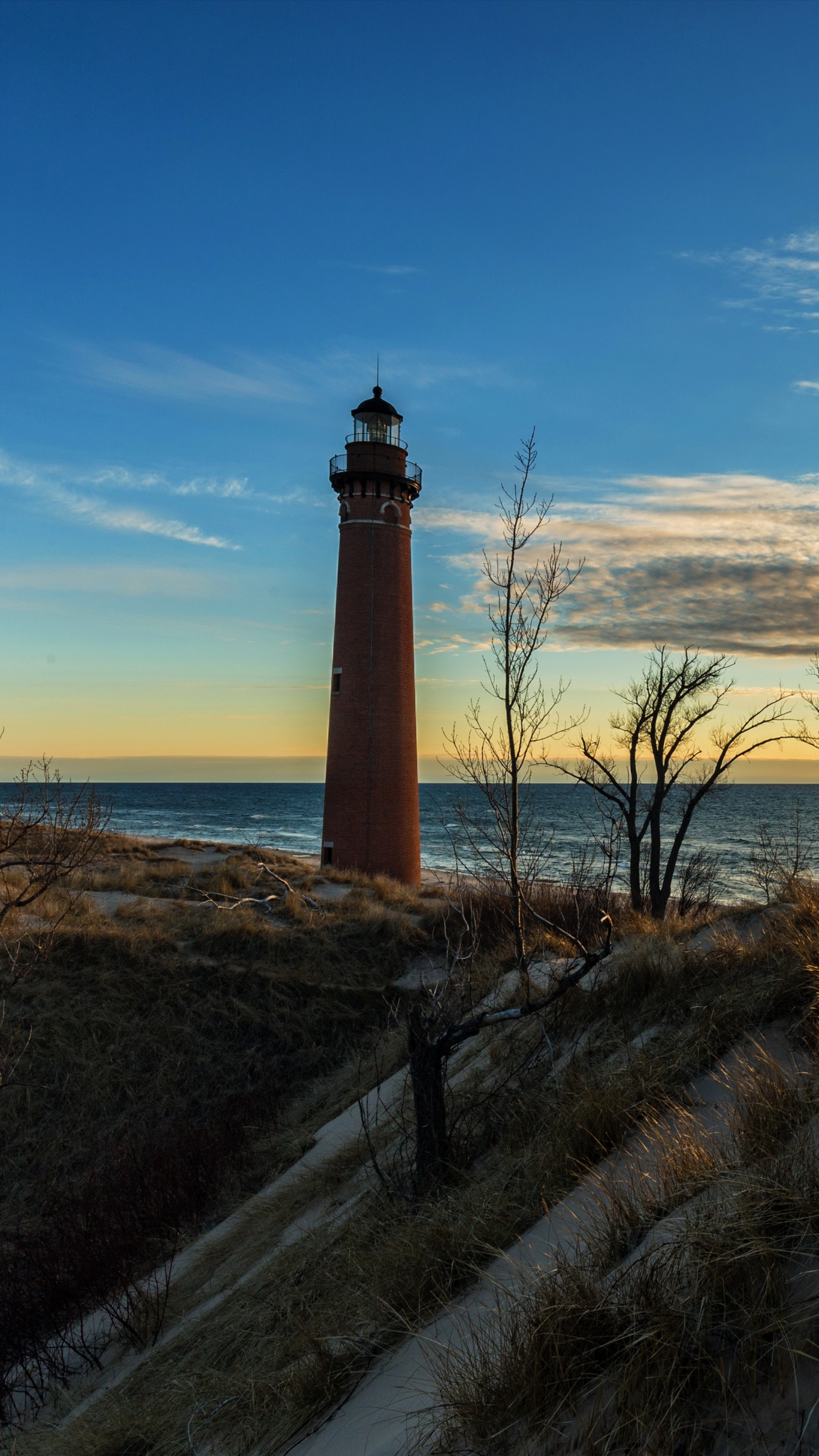 Download mobile wallpaper Horizon, Lighthouse, Man Made for free.