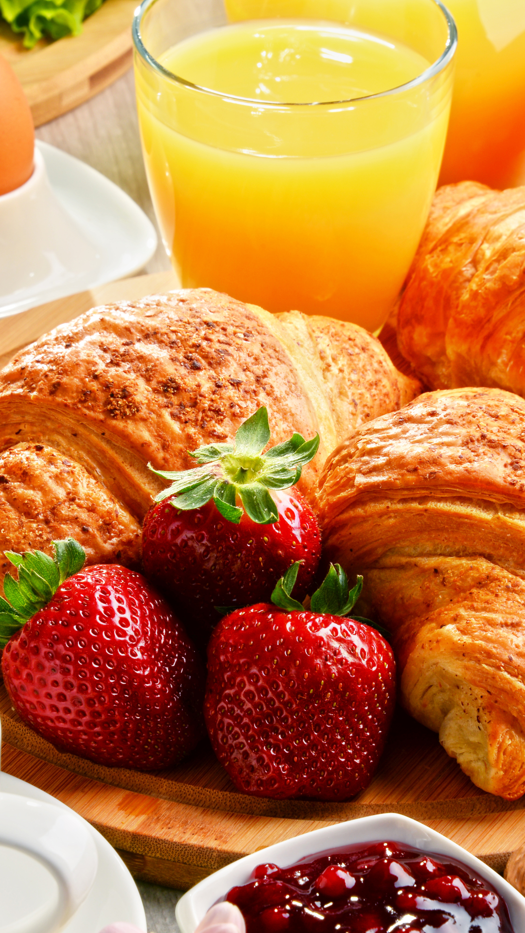 Handy-Wallpaper Obst, Erdbeere, Frucht, Müsli, Croissant, Saft, Nahrungsmittel, Kaffee, Frühstuck kostenlos herunterladen.