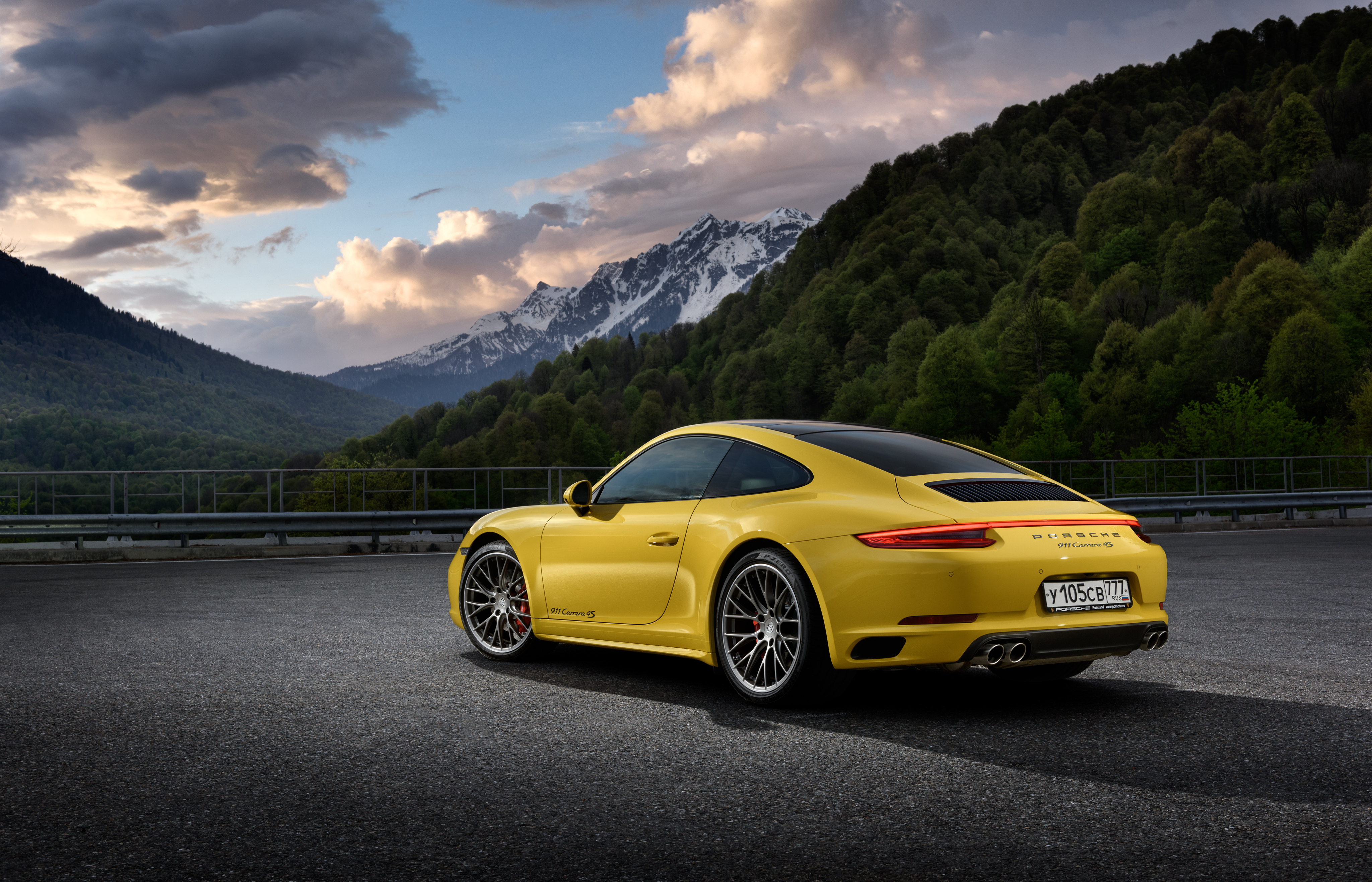 Laden Sie das Porsche, Autos, Fahrzeuge, Porsche 911 Carrera, Gelbes Auto-Bild kostenlos auf Ihren PC-Desktop herunter