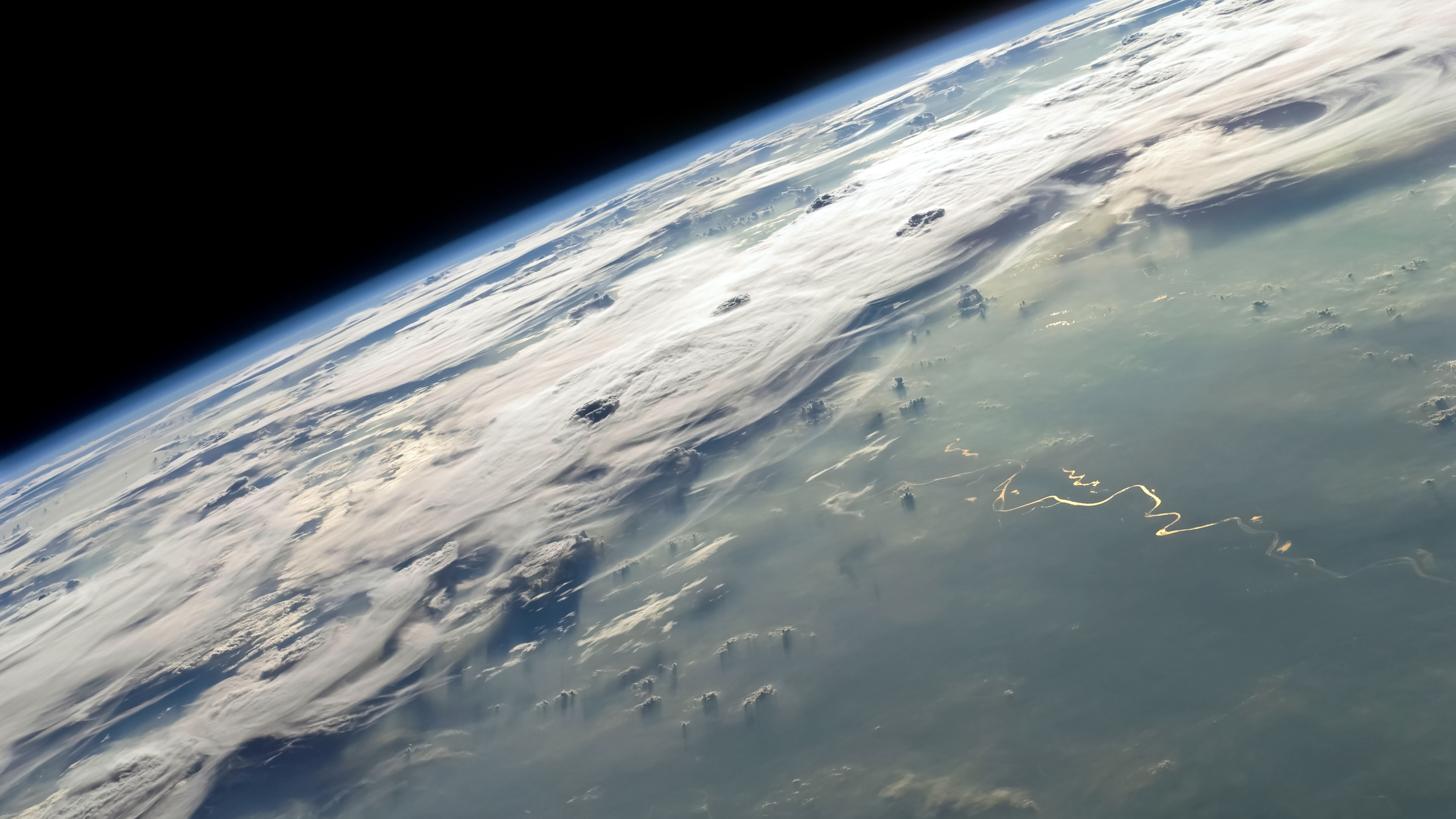 716064 завантажити картинку космос, земля, з космосу, атмосфера, хмара, горизонт, планета - шпалери і заставки безкоштовно