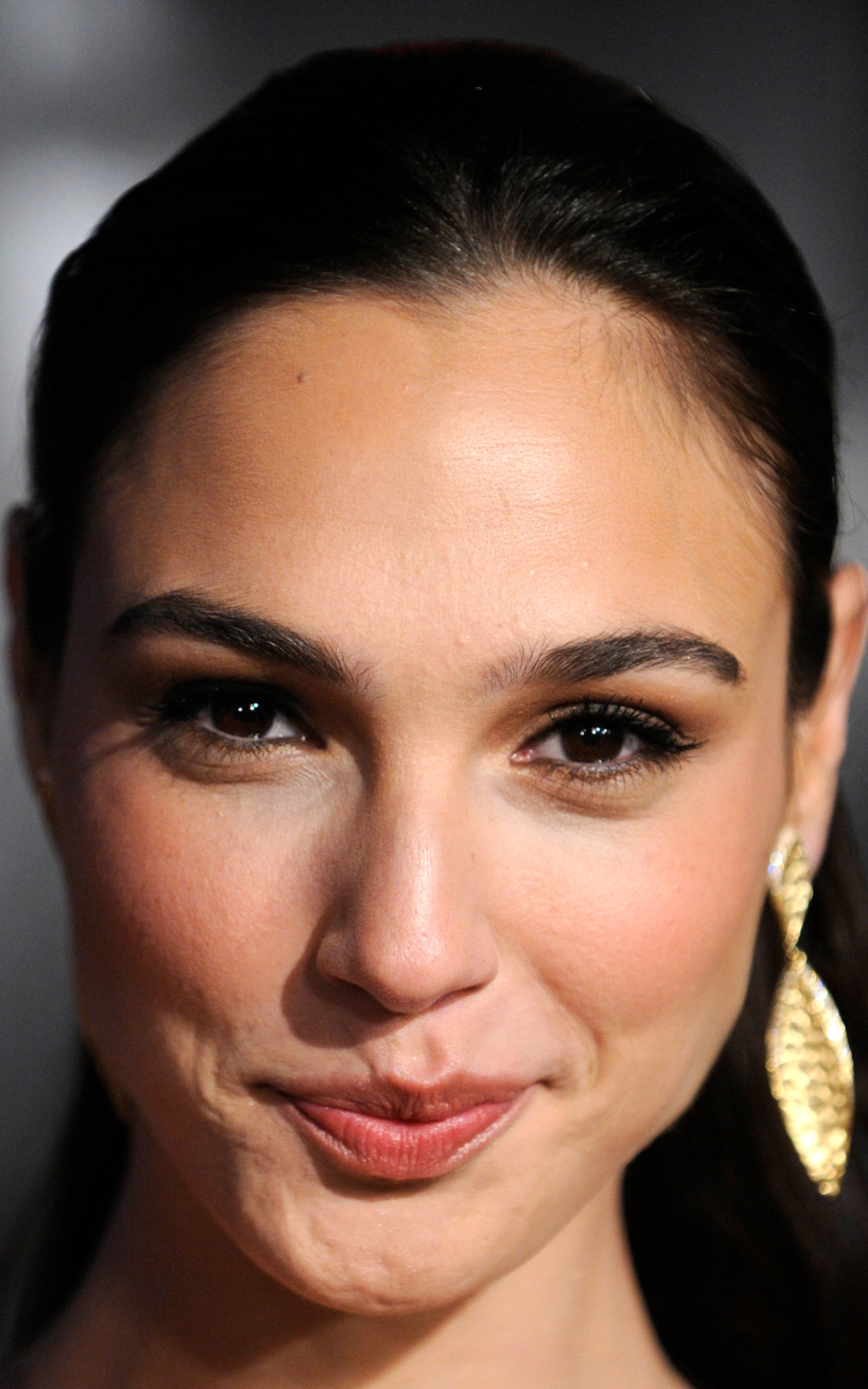 Download mobile wallpaper Face, Celebrity, Brown Eyes, Actress, Gal Gadot, Israeli for free.