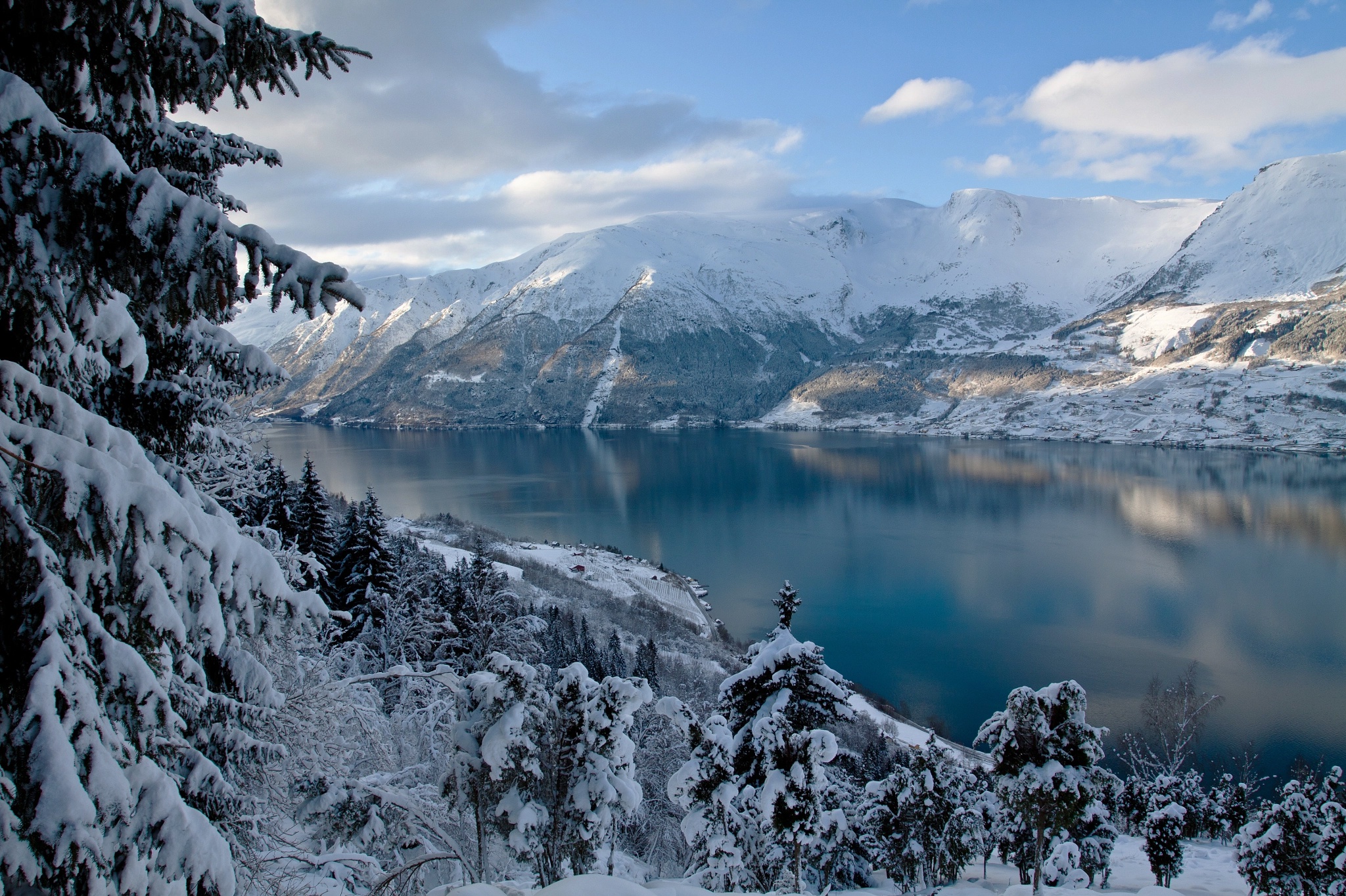 Handy-Wallpaper Winter, Natur, Schnee, Seen, See, Gebirge, Erde/natur kostenlos herunterladen.