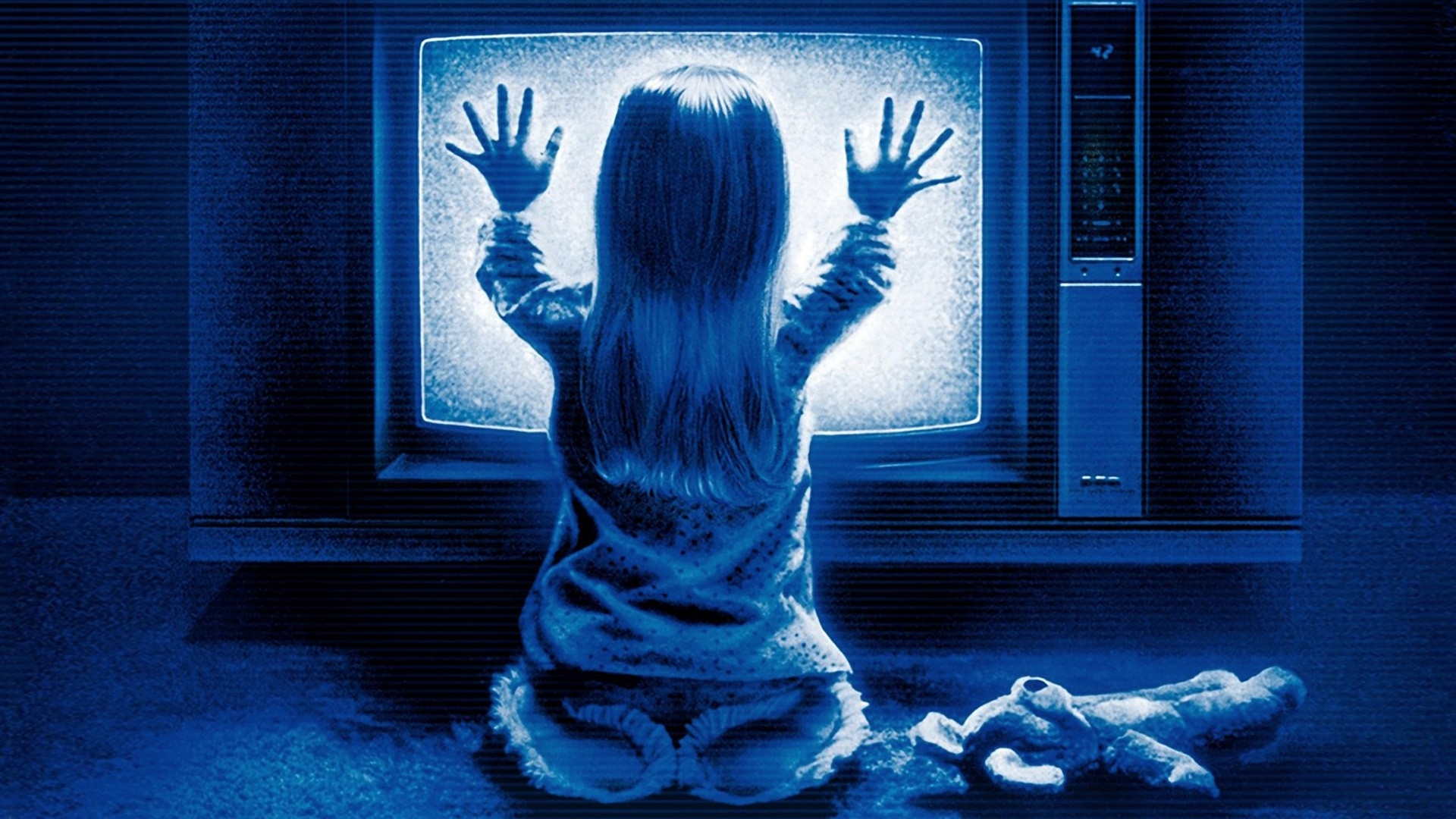 548141 descargar imagen horror, duende, películas, poltergeist (1982), azul, espeluznante, víspera de todos los santos, niñita, terrorífico, escalofriante, oso de peluche: fondos de pantalla y protectores de pantalla gratis