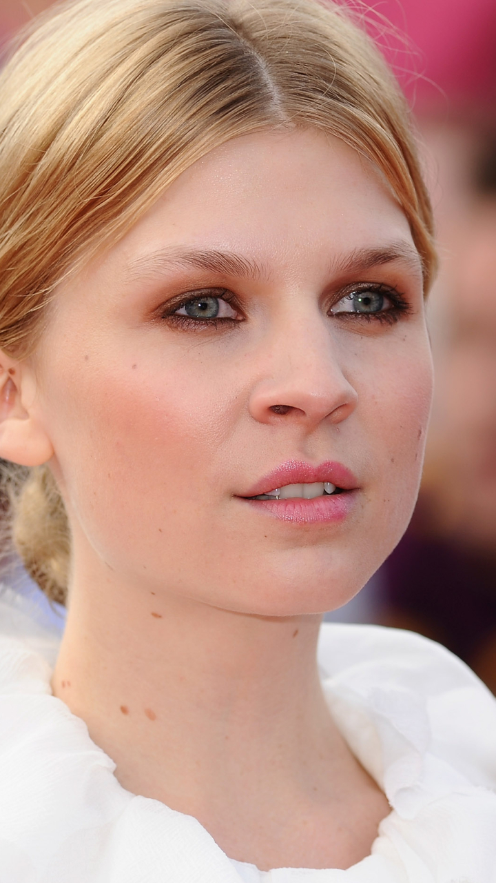 Download mobile wallpaper Celebrity, Actress, French, Clemence Poesy, Clémence Poésy for free.