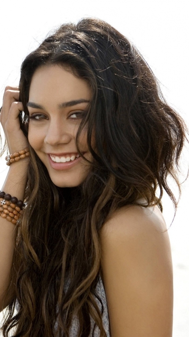 Descarga gratuita de fondo de pantalla para móvil de Celebridades, Vanessa Hudgens.