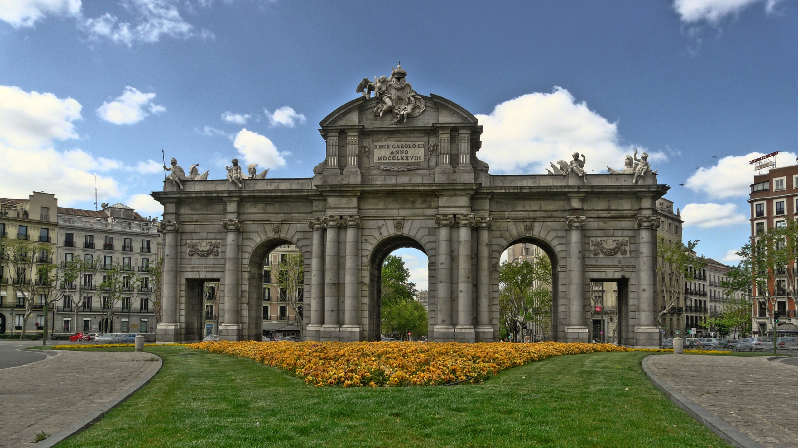 Descarga gratuita de fondo de pantalla para móvil de Puerta De Alcala, Monumentos, Hecho Por El Hombre.