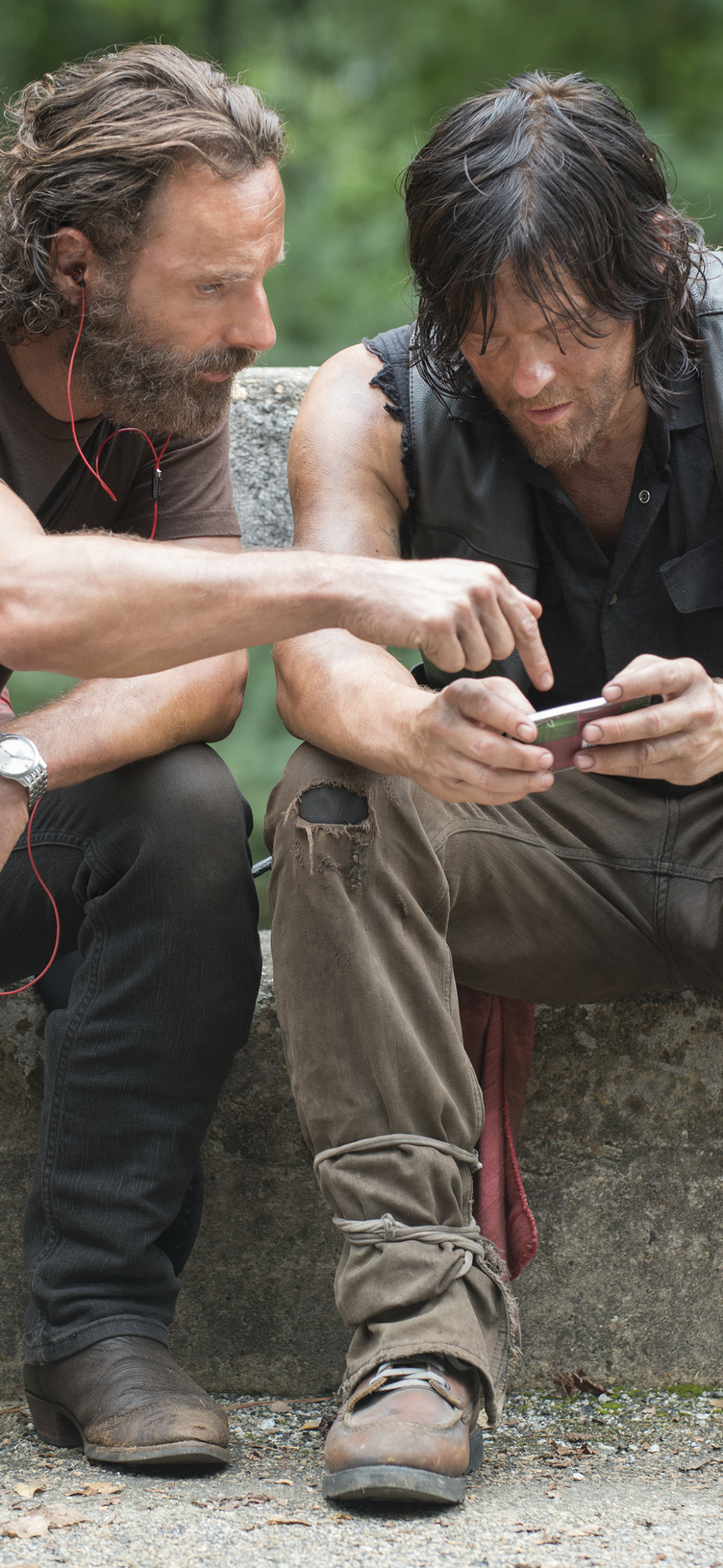 Descarga gratuita de fondo de pantalla para móvil de Andrew Lincoln, Series De Televisión, Norman Reedus, The Walking Dead, Rick Grimes, Daryl Dixon.