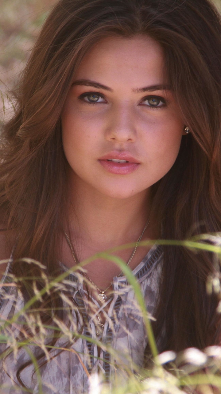 Download mobile wallpaper Brunette, Celebrity, Actress, Danielle Campbell for free.