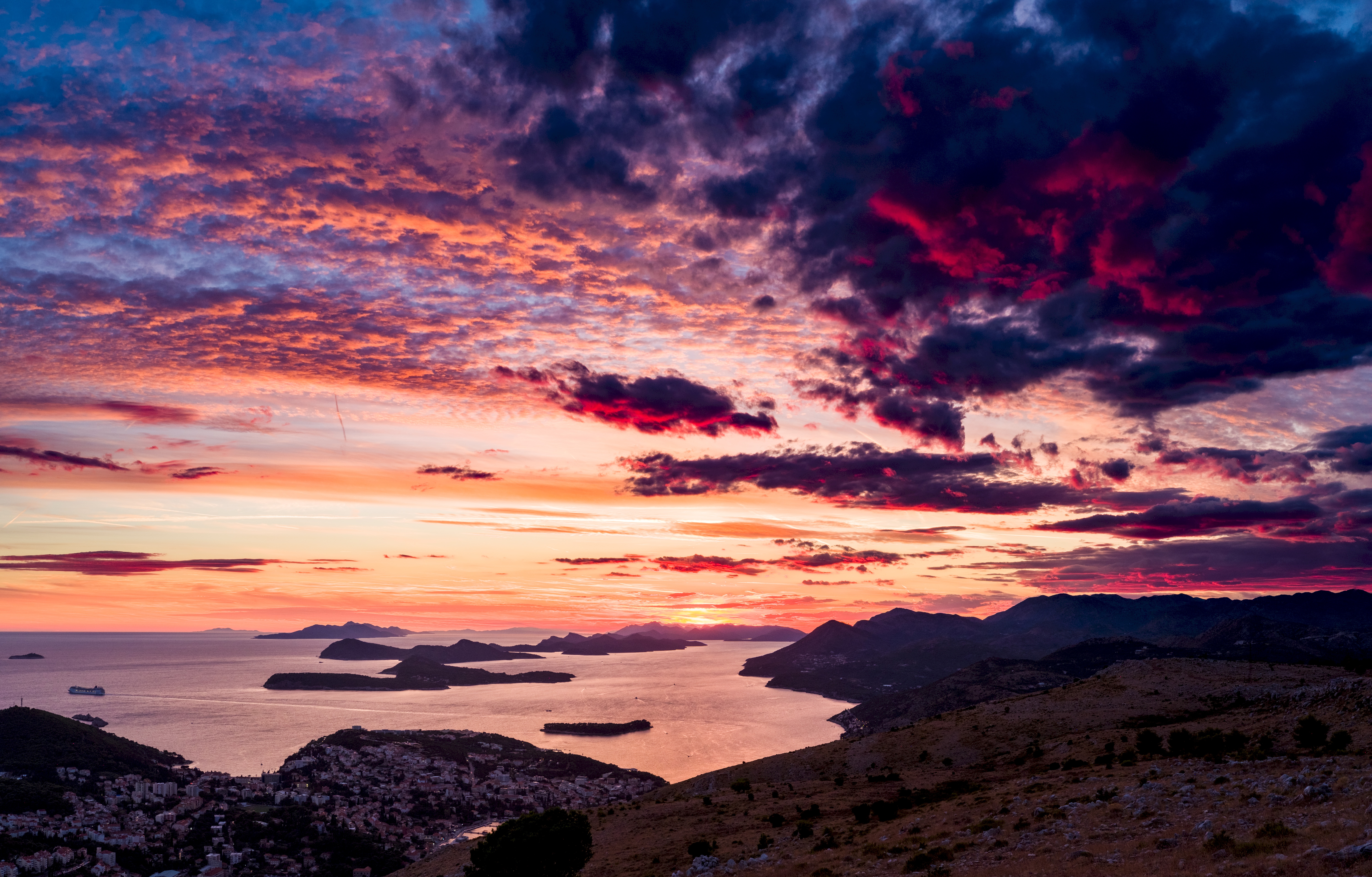 PCデスクトップにクロアチア, 山脈, 日没, 自然, 雲, 海画像を無料でダウンロード