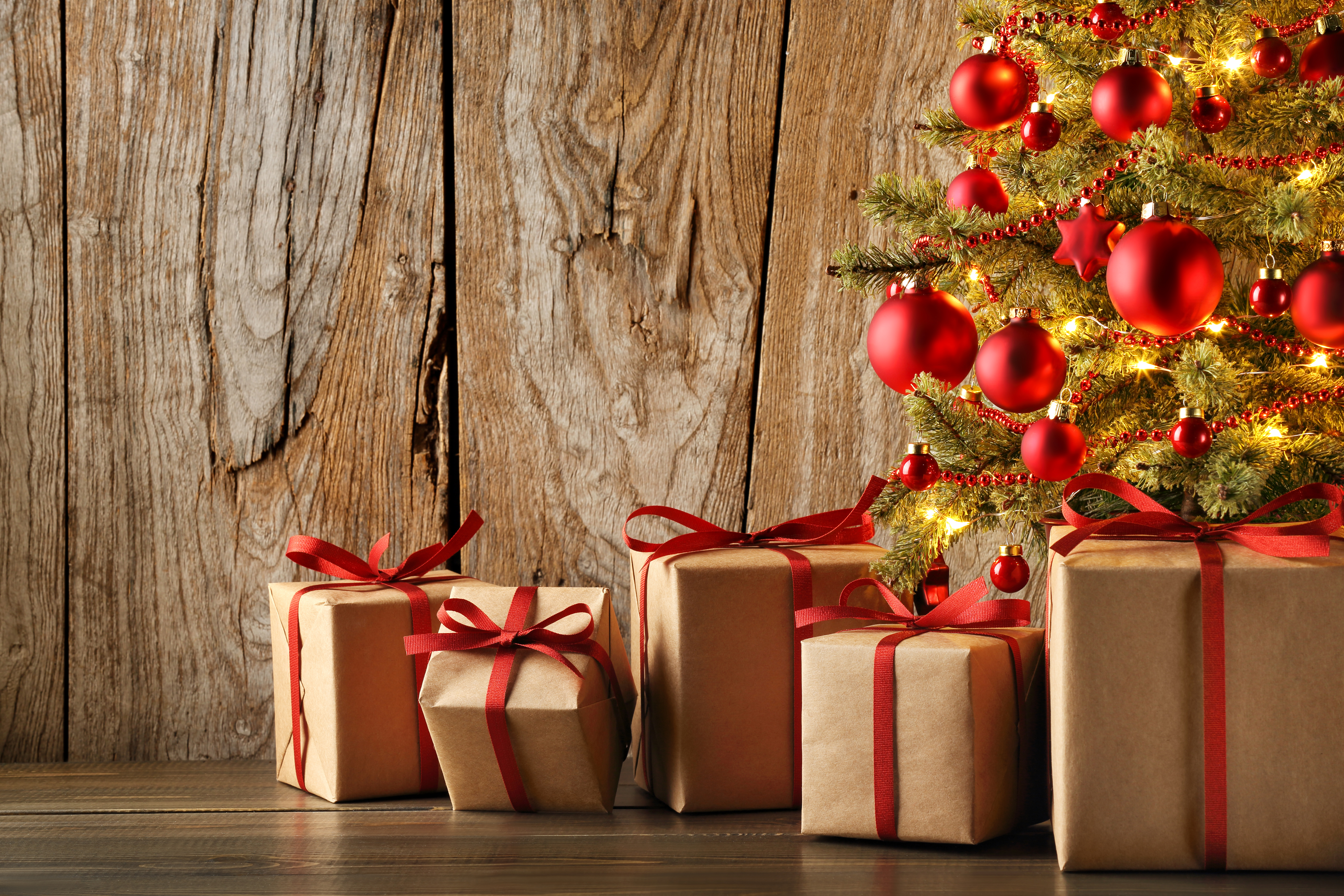 Baixar papel de parede para celular de Natal, Presente, Árvore De Natal, Enfeites De Natal, Feriados gratuito.