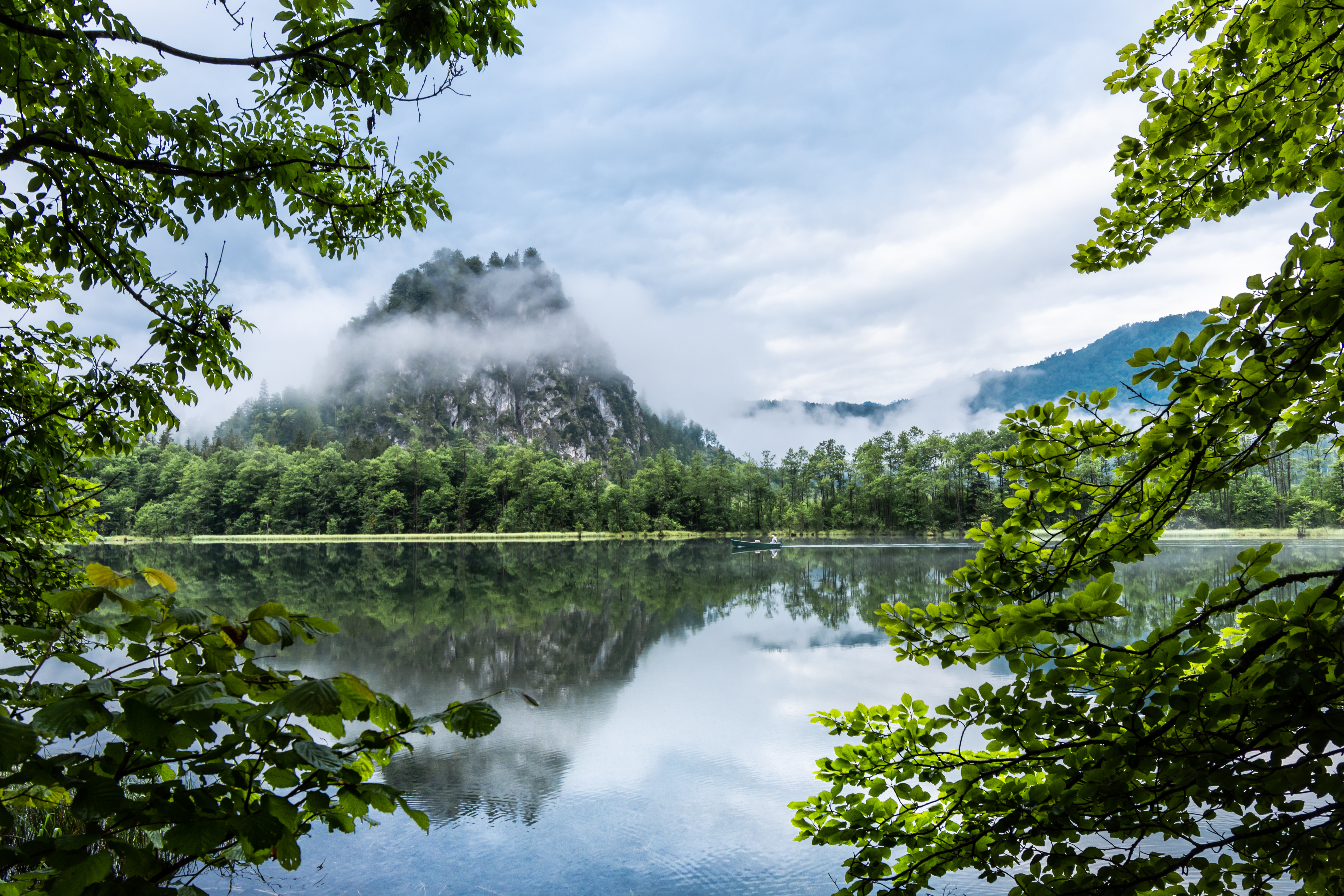 Laden Sie das Natur, Mountains, Clouds, See, Geäst, Zweige, Nebel-Bild kostenlos auf Ihren PC-Desktop herunter