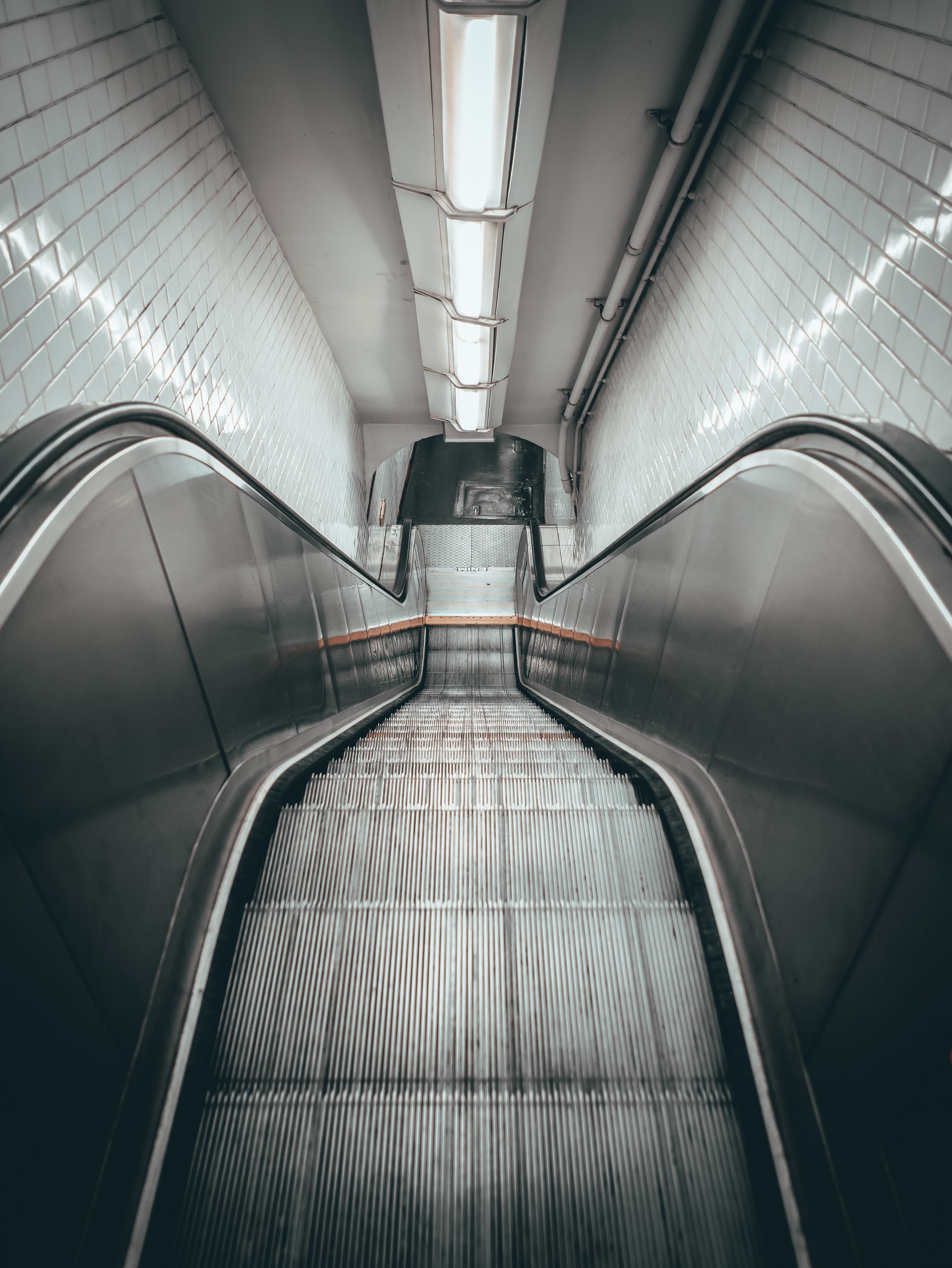 Escalator Cell Phone Wallpapers