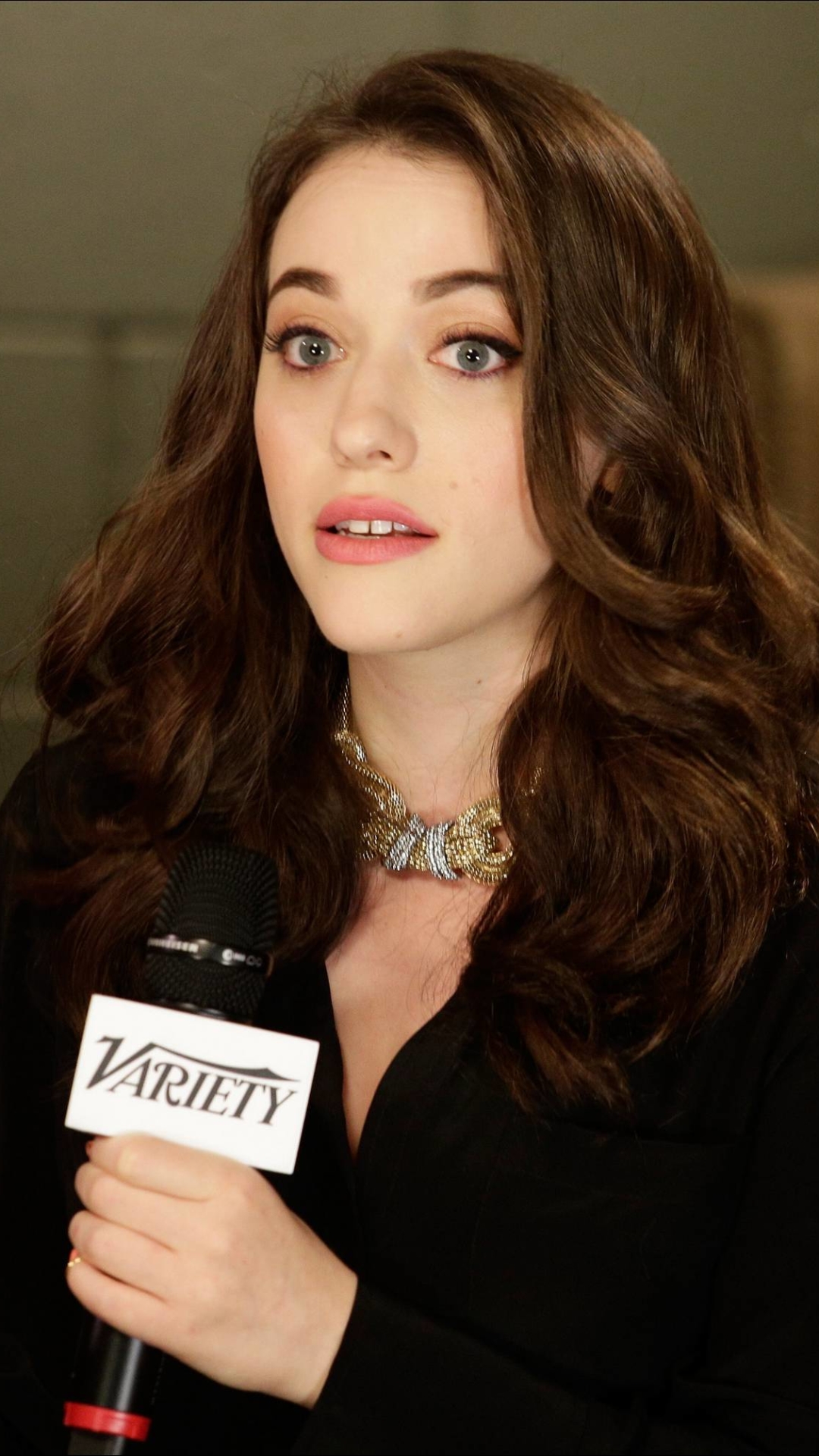 Download mobile wallpaper Celebrity, Kat Dennings for free.