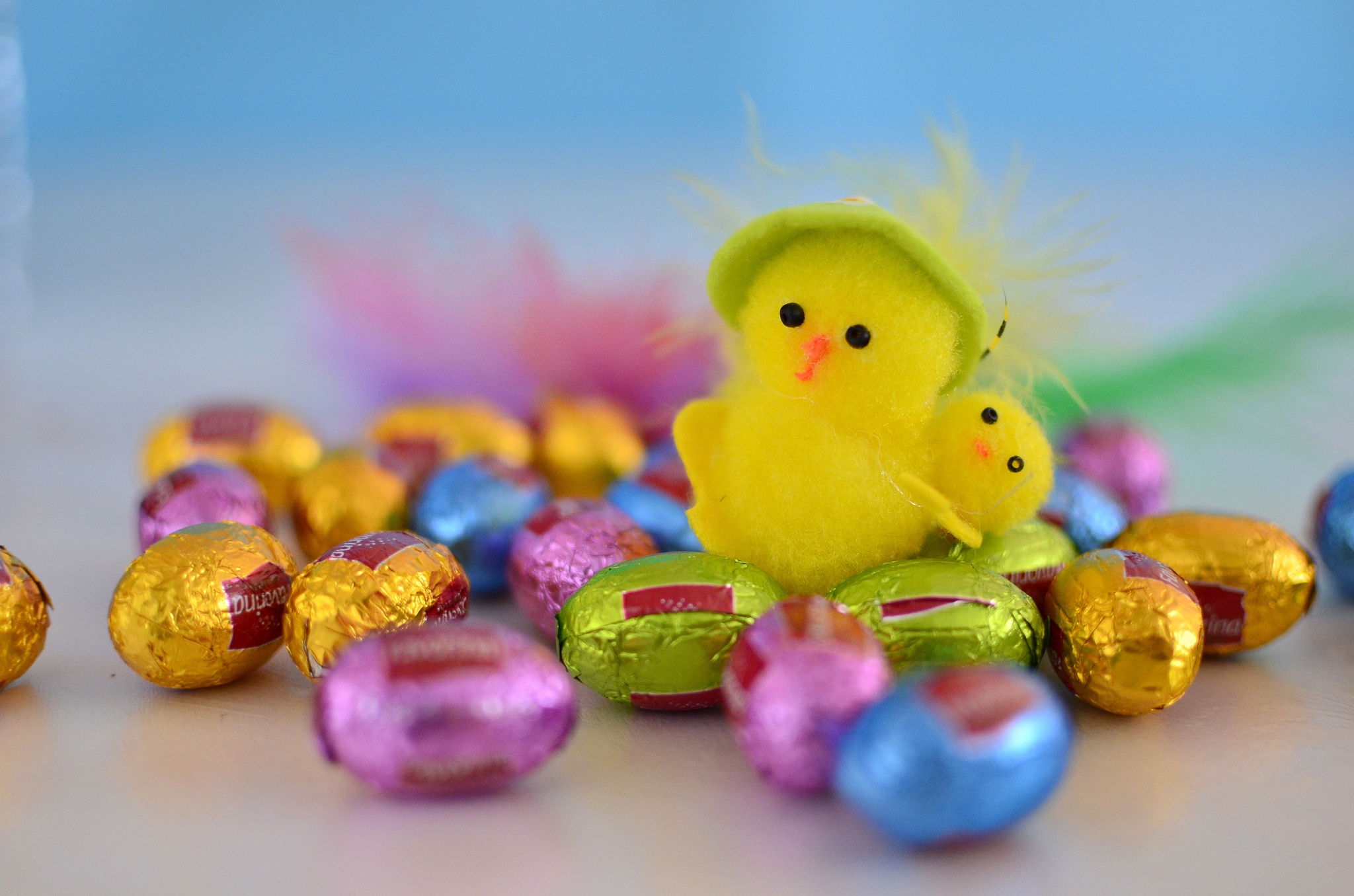 Free download wallpaper Easter, Chocolate, Blur, Holiday on your PC desktop