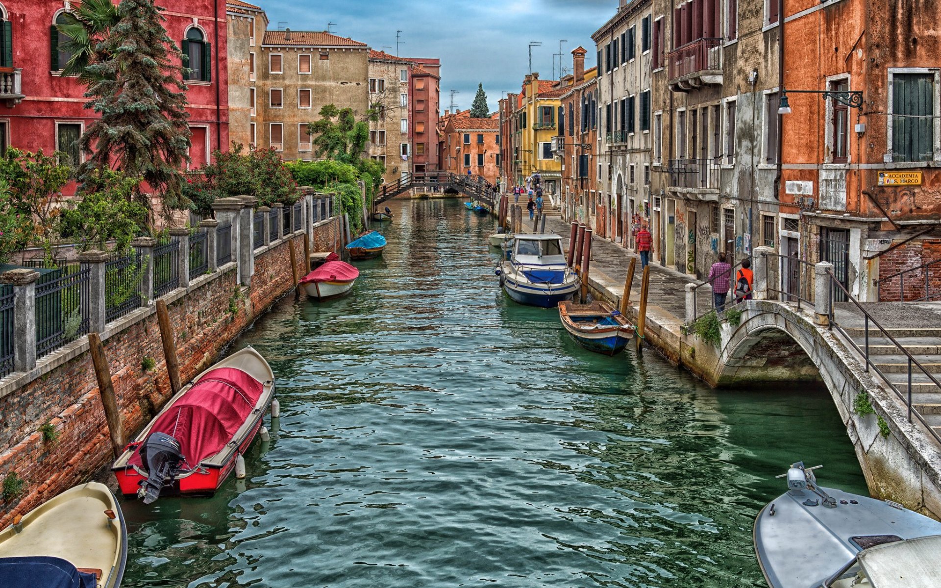 Laden Sie das Städte, Italien, Venedig, Haus, Farben, Boot, Bunt, Kanal, Menschengemacht-Bild kostenlos auf Ihren PC-Desktop herunter