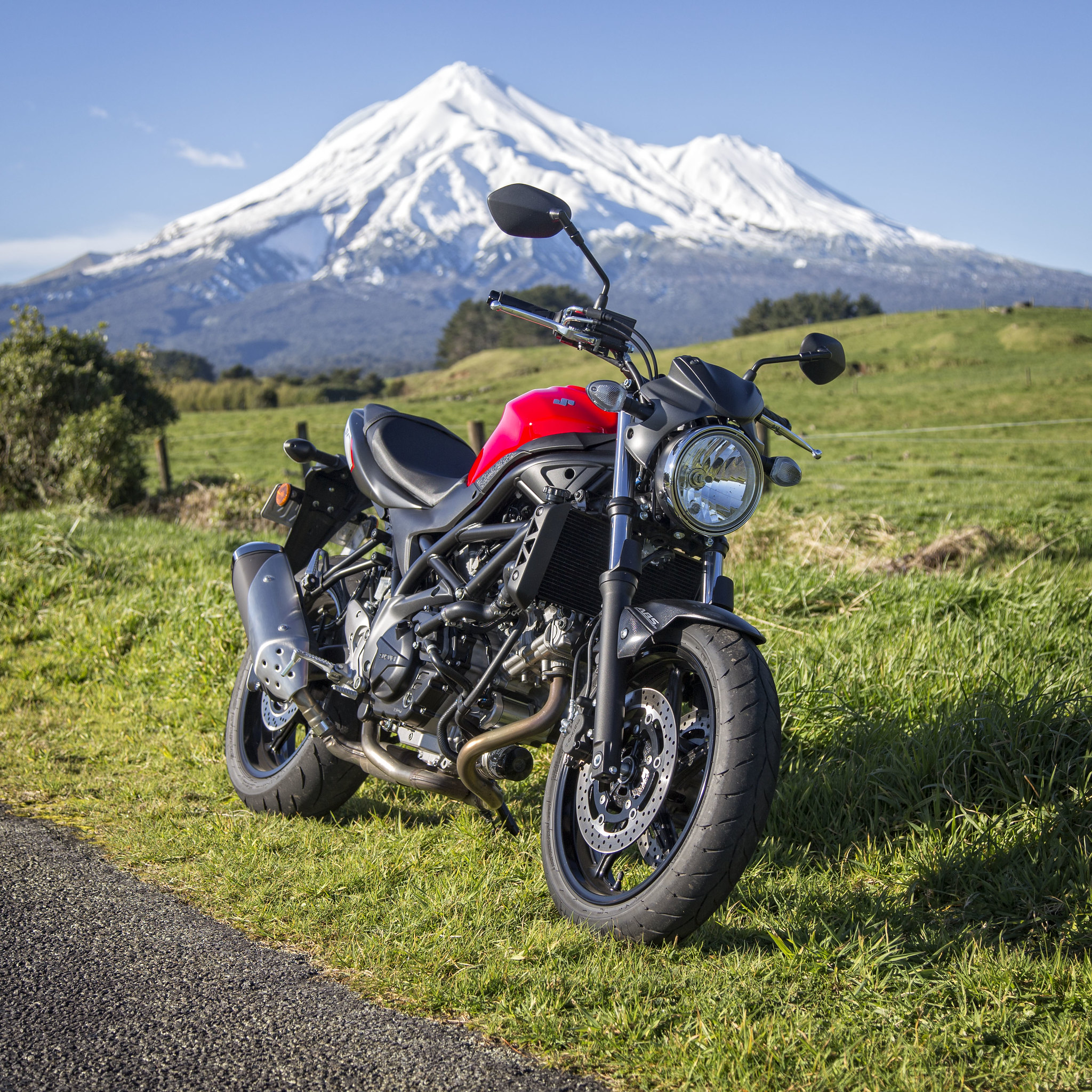 motorcycle, suzuki, bike, motorcycles, mountains, side view Full HD