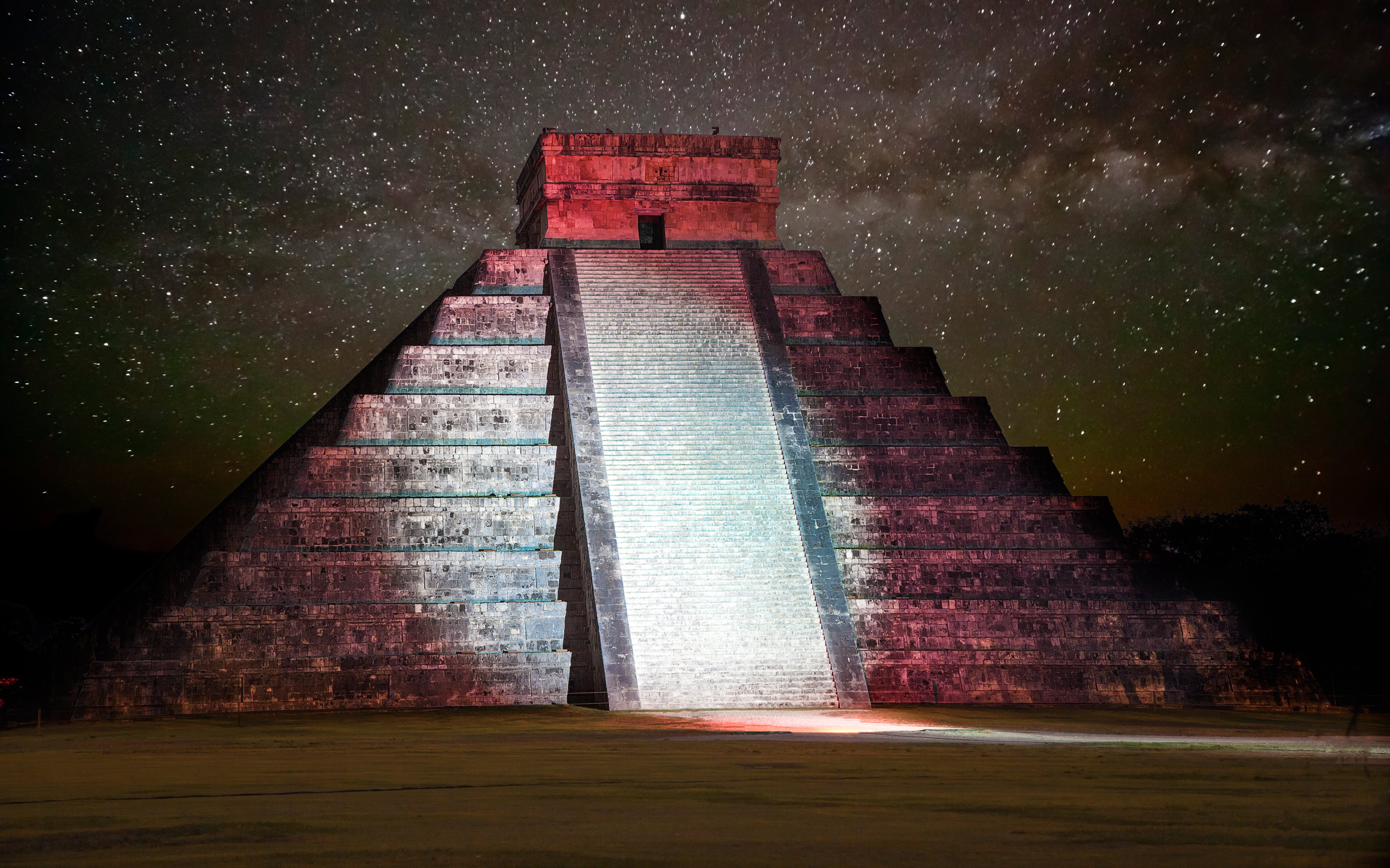 685255 Hintergrundbild herunterladen menschengemacht, chichen itza, licht, mexiko, nacht, pyramide, sternenklarer himmel - Bildschirmschoner und Bilder kostenlos