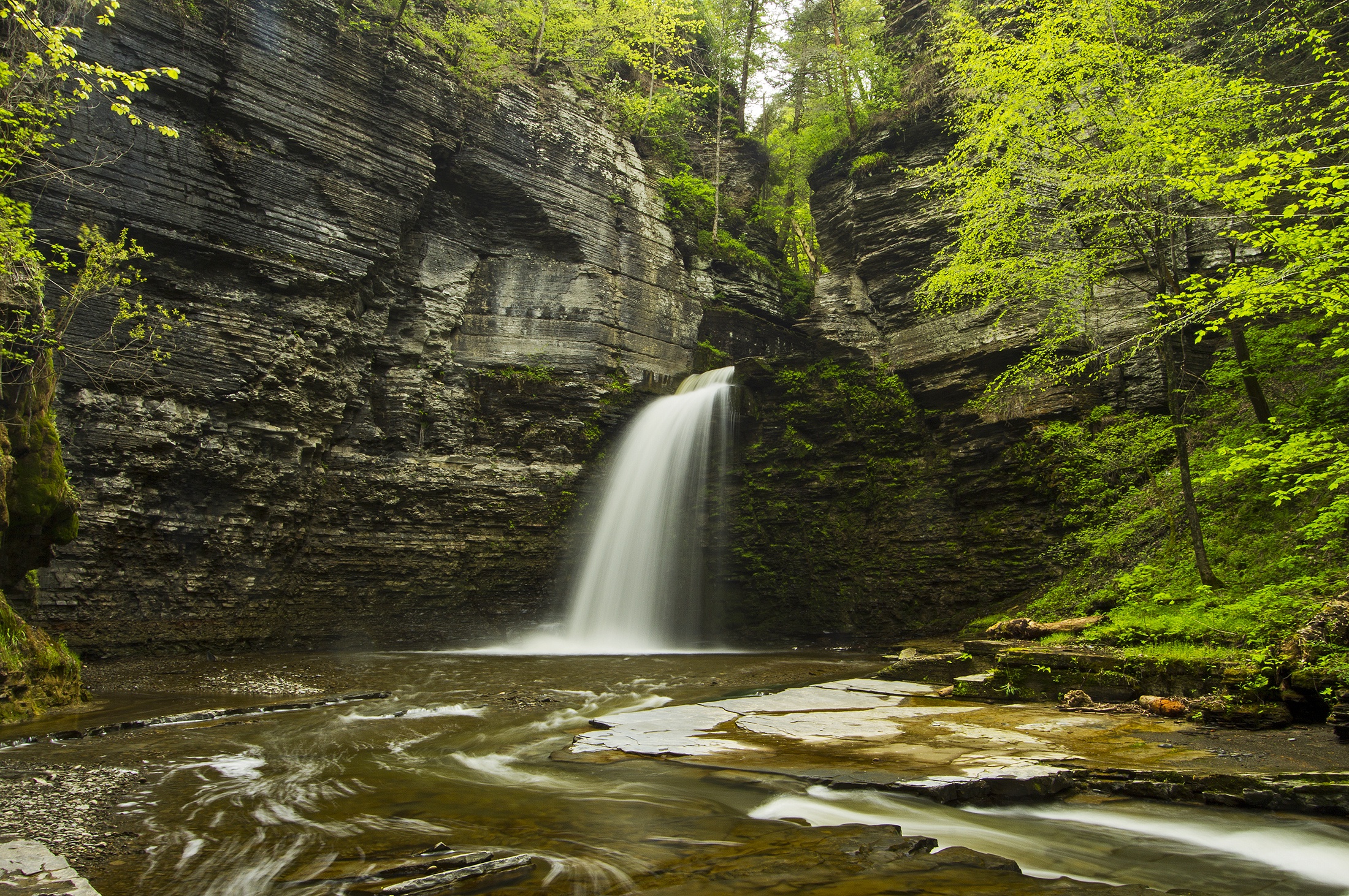 Descarga gratis la imagen Naturaleza, Cascadas, Cascada, Acantilado, Tierra/naturaleza en el escritorio de tu PC