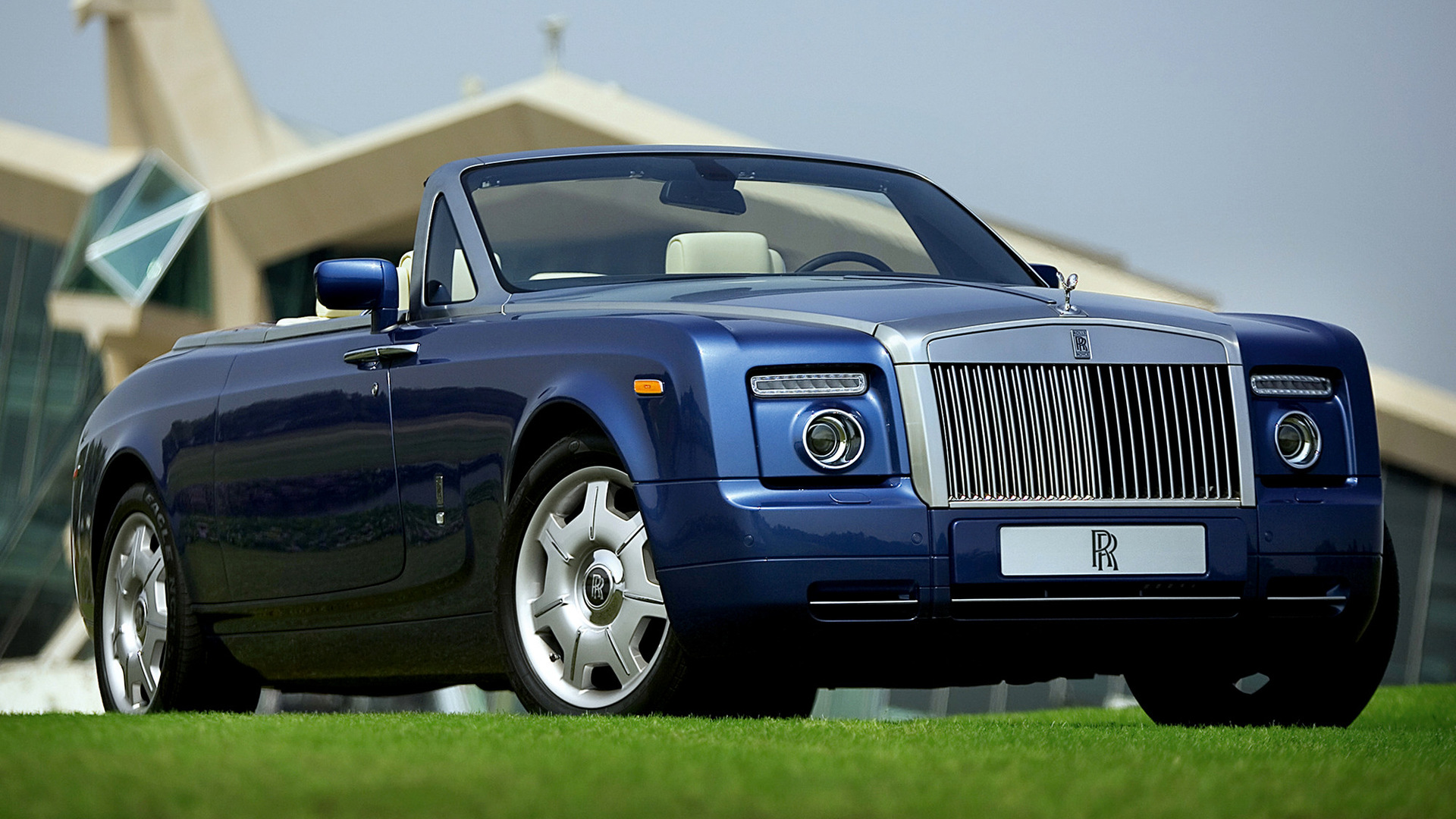 Скачать обои Rolls Royce Phantom Drophead Coupe на телефон бесплатно
