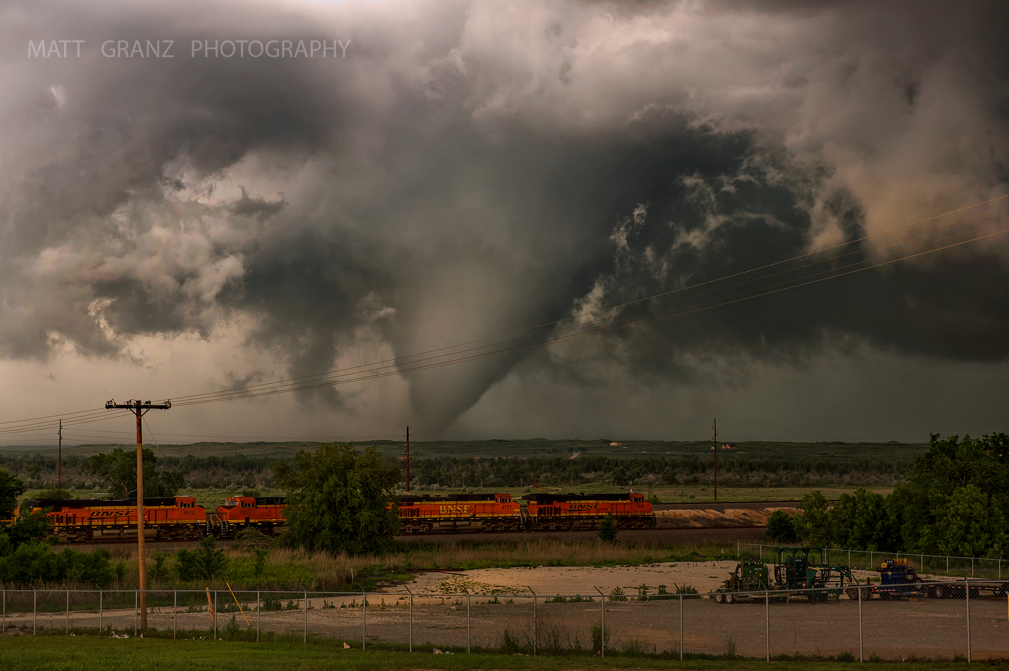 687099 Hintergrundbild herunterladen erde/natur, tornado, eisenbahn, sturm, texas, zug - Bildschirmschoner und Bilder kostenlos